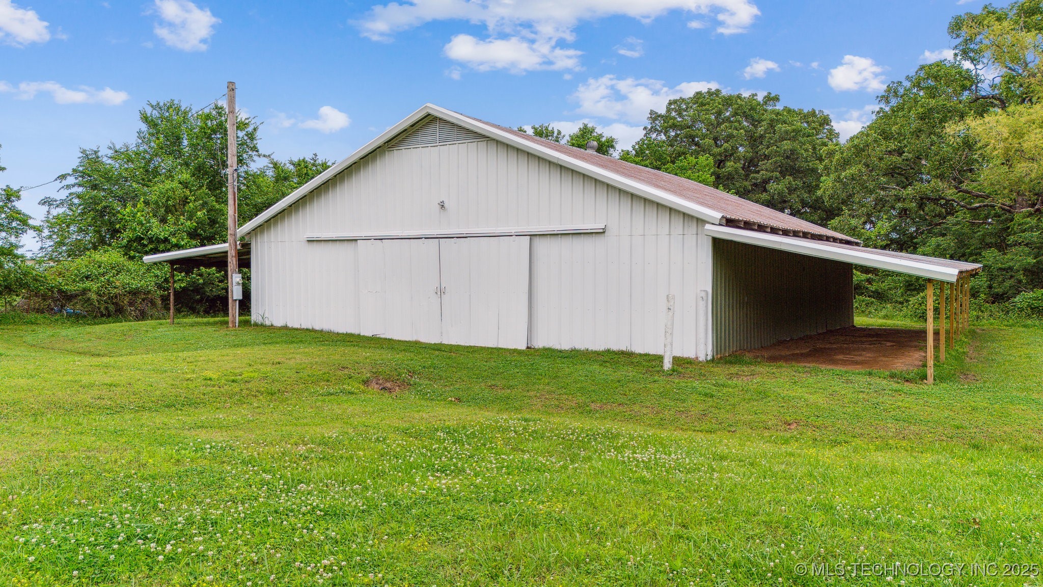 19151 E 450 Road Property Photo