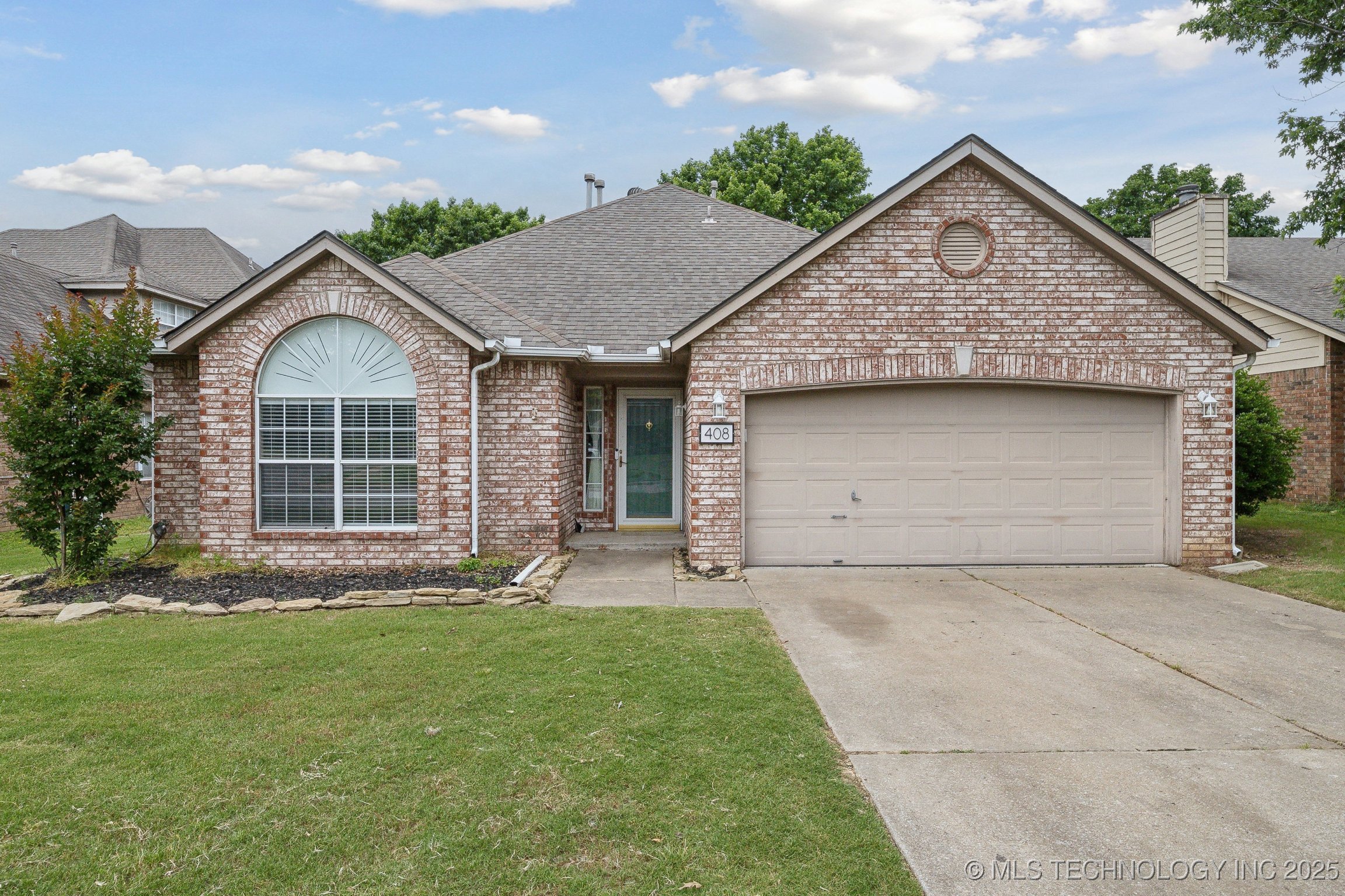 408 S Tamarack Avenue Property Photo 1