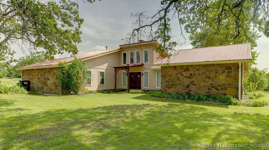 20700 E 420 Road Property Photo 2