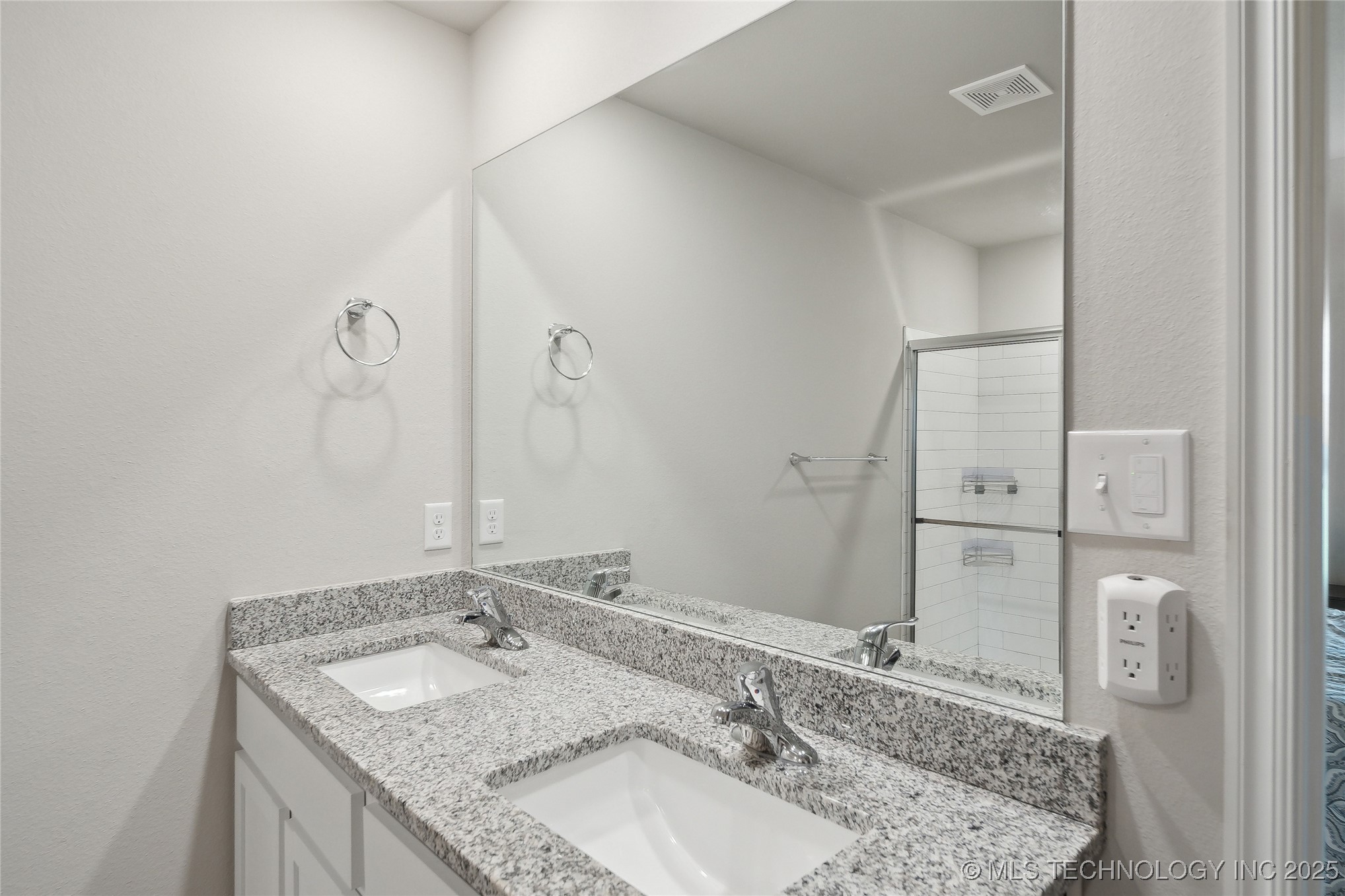 11340 S 282nd East Avenue Property Photo 12