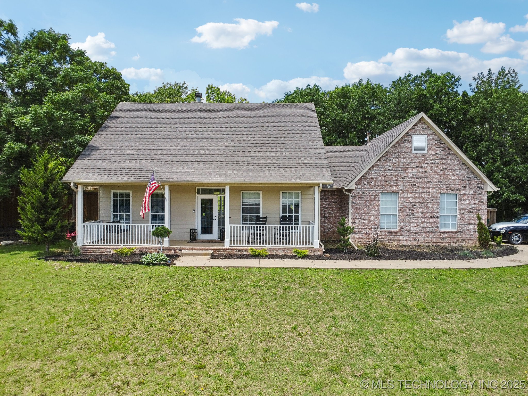 4602 S Linwood Drive Property Photo 1
