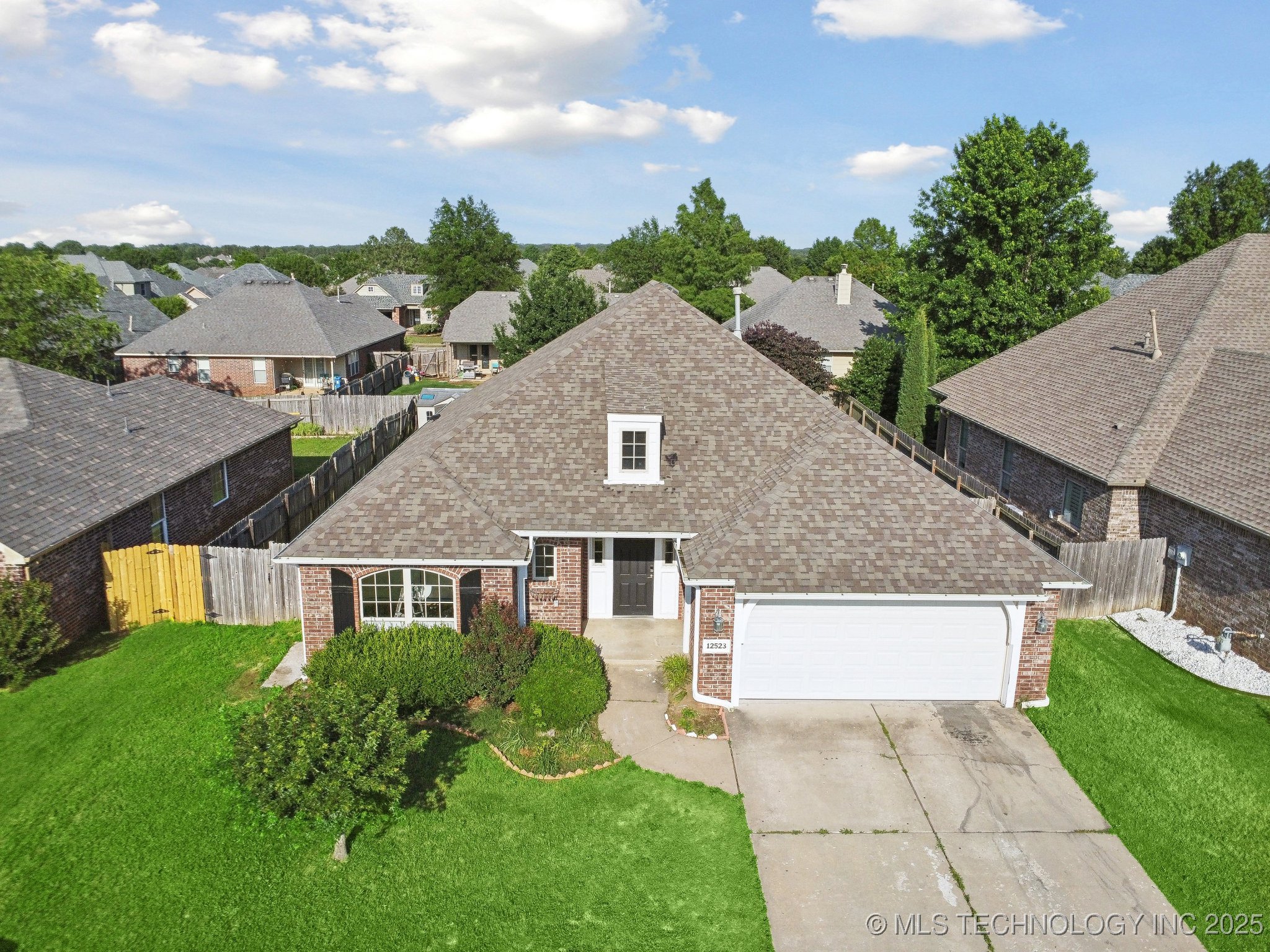 12523 S Cedar Place Property Photo 1