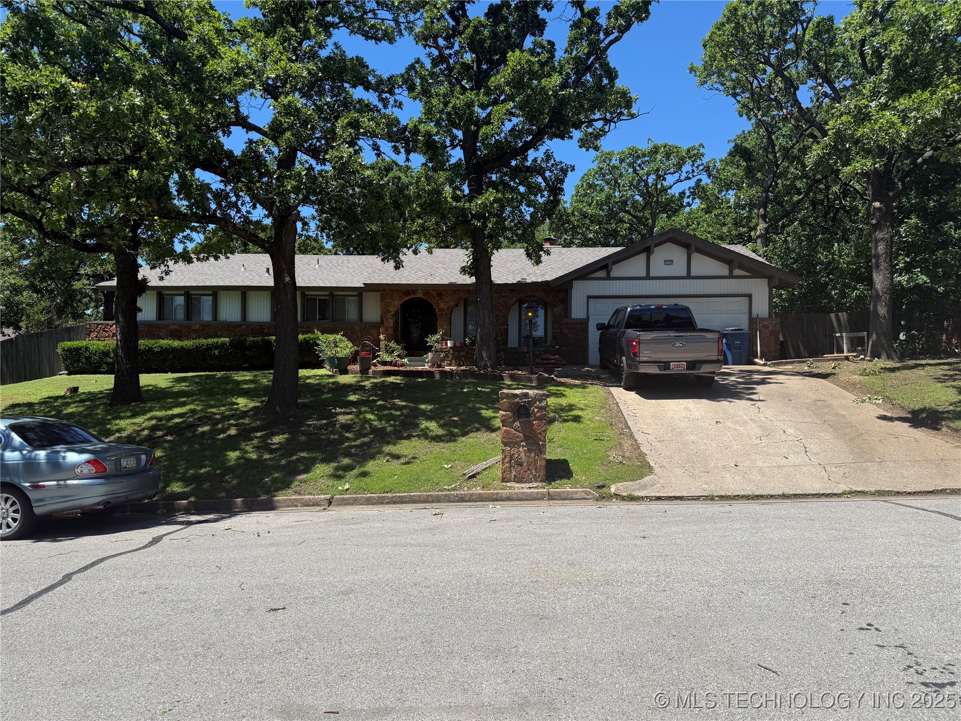 2152 N Vancouver Avenue Property Photo 1