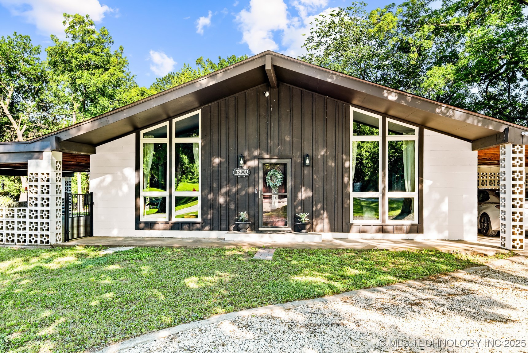 1300 S Mississippi Property Photo 1