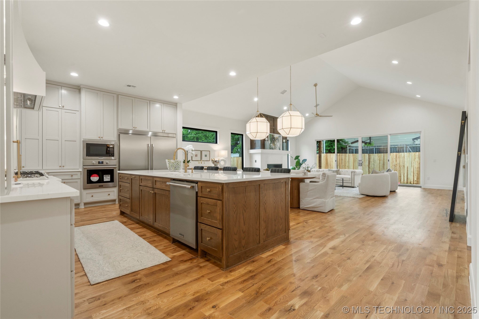 3917 S Madison Avenue Property Photo 4