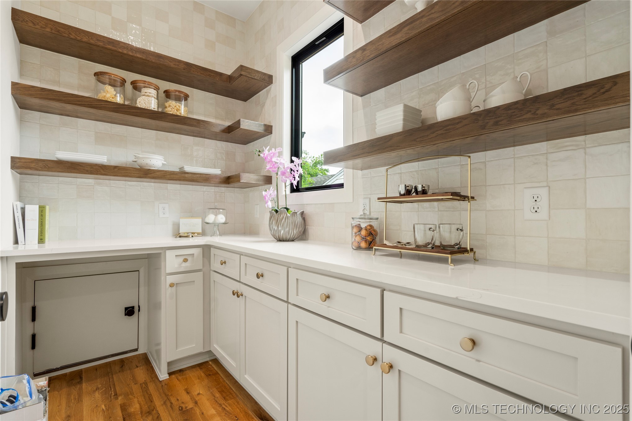3917 S Madison Avenue Property Photo 8