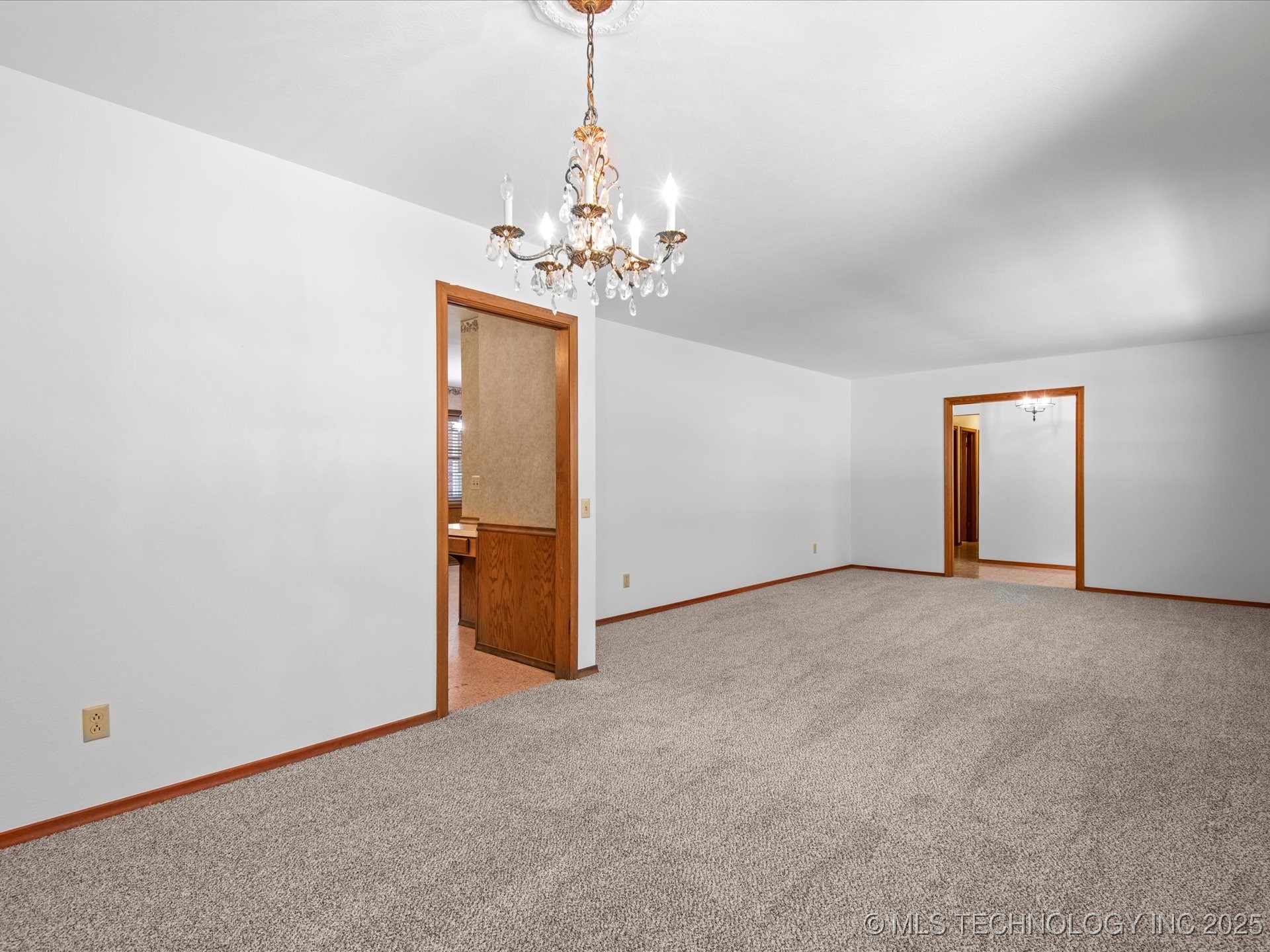 938 Briarwood Drive Property Photo 6