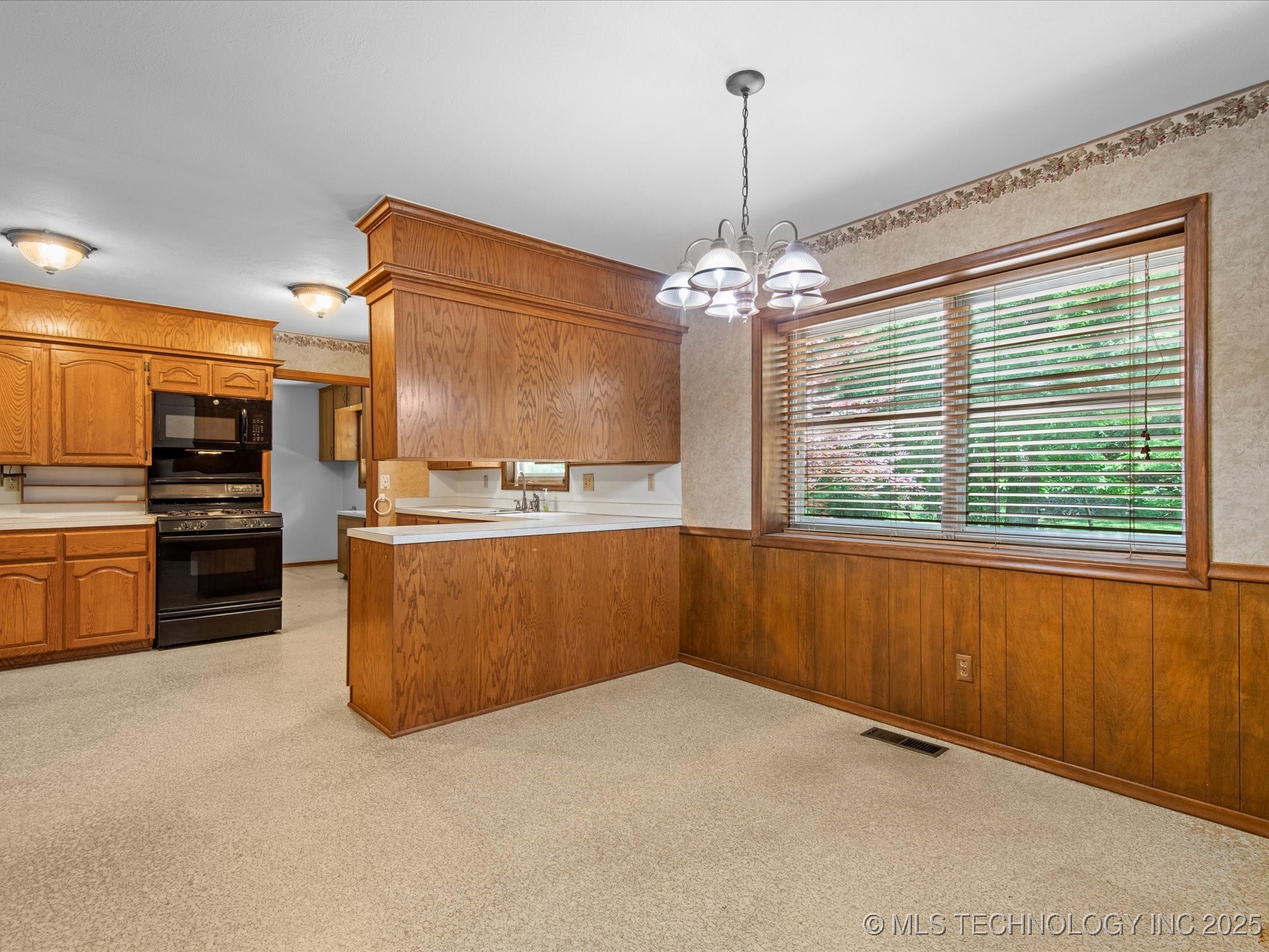 938 Briarwood Drive Property Photo 10