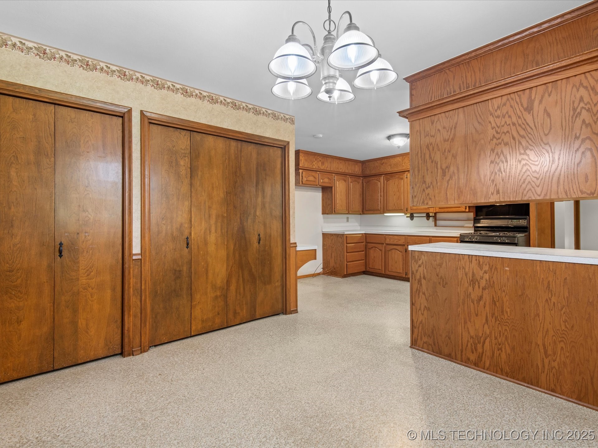 938 Briarwood Drive Property Photo 11