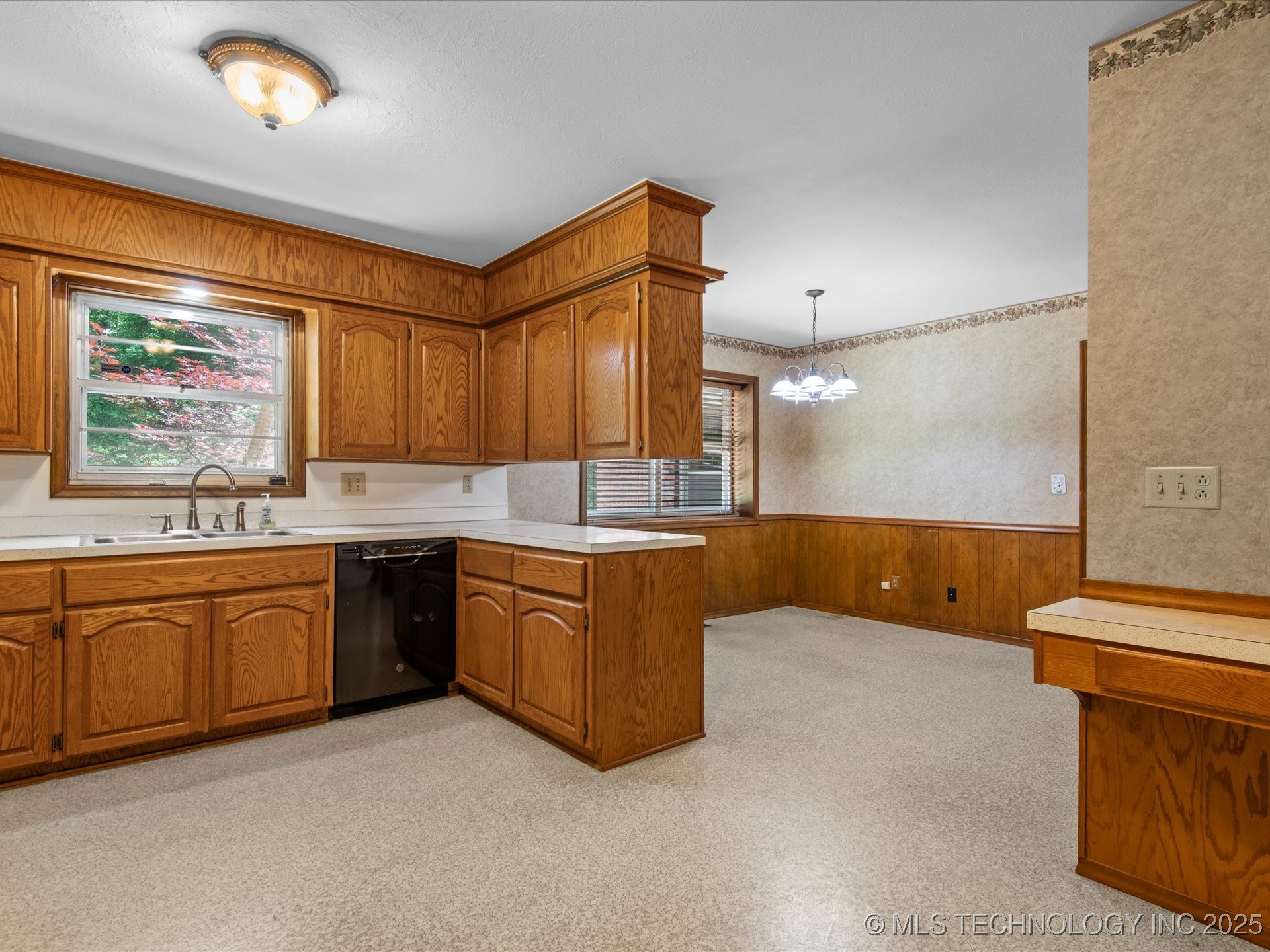938 Briarwood Drive Property Photo 14