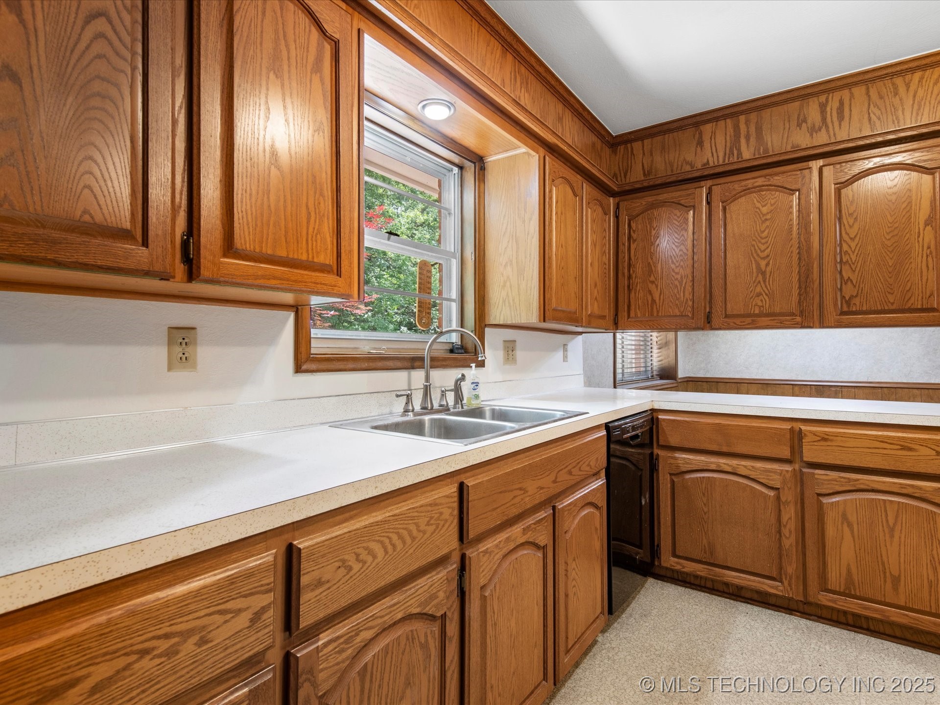 938 Briarwood Drive Property Photo 16