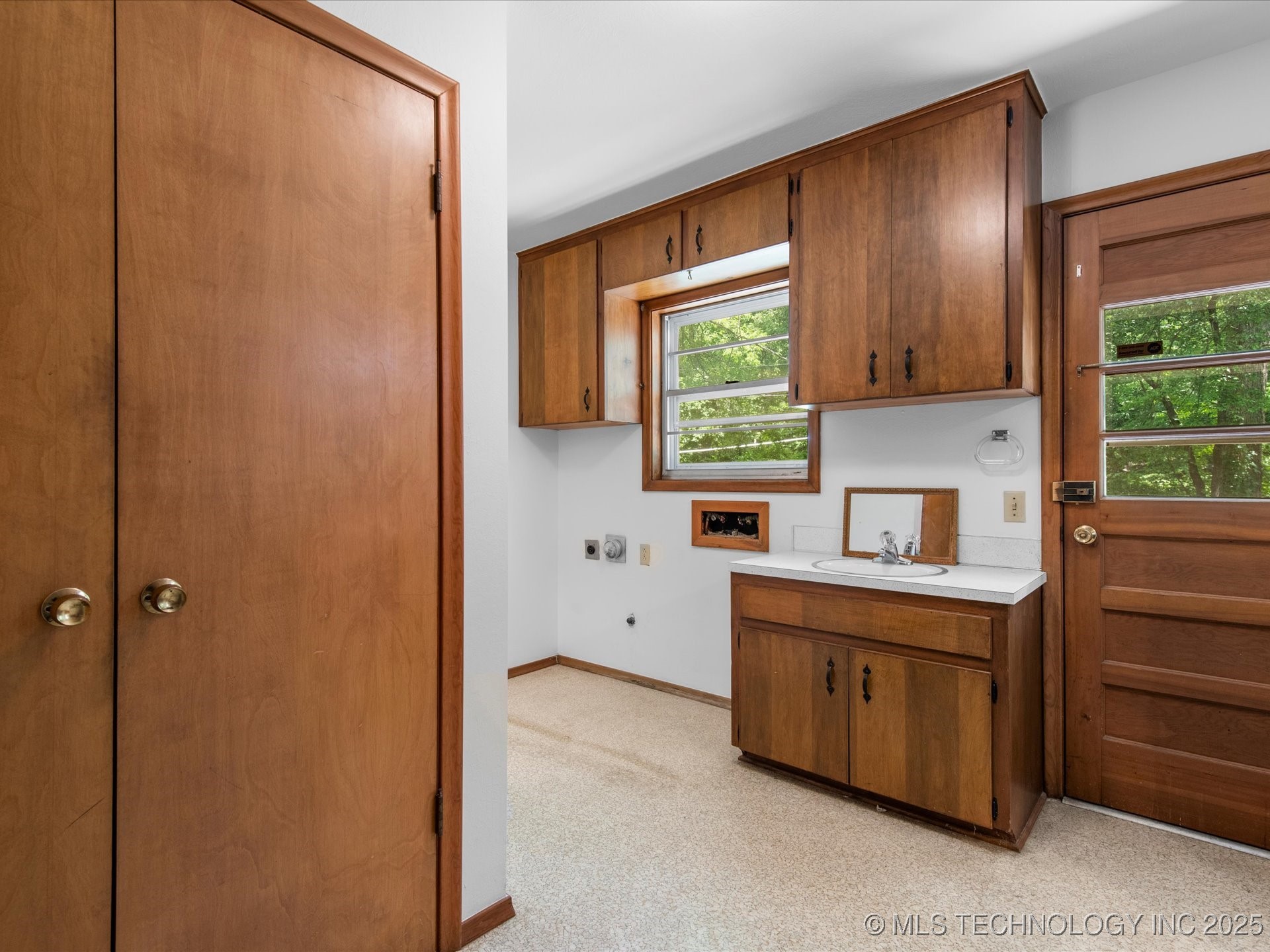 938 Briarwood Drive Property Photo 28