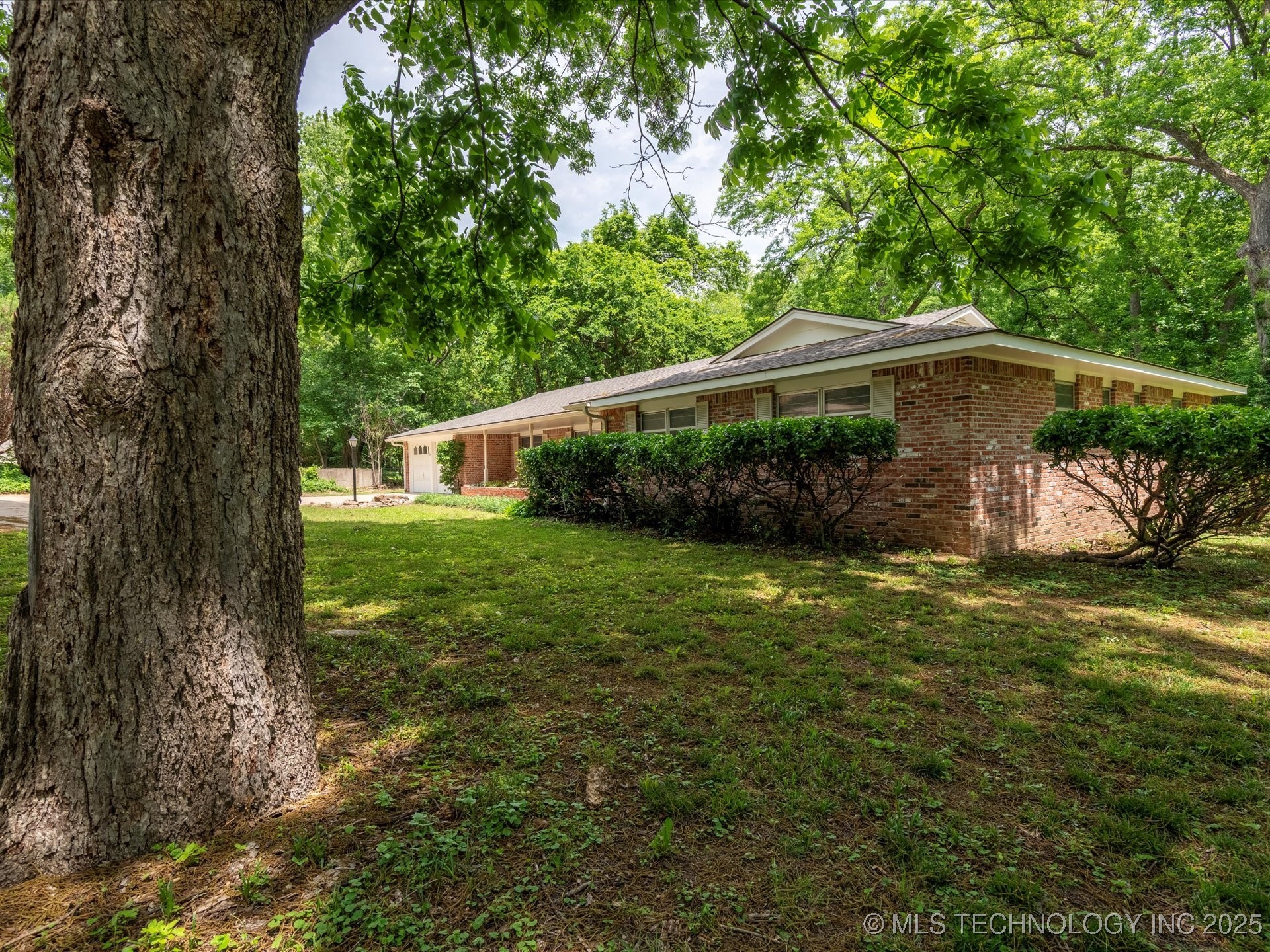 938 Briarwood Drive Property Photo 31