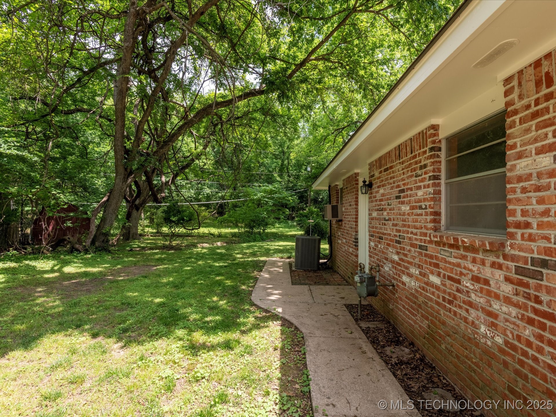 938 Briarwood Drive Property Photo 32