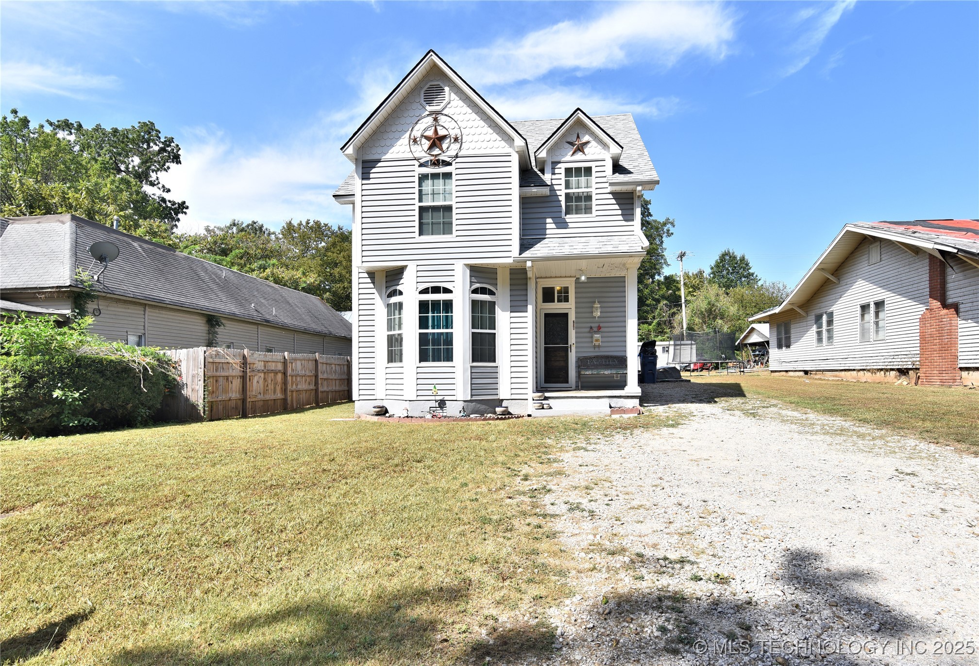 208 N Vine Avenue Property Photo 1