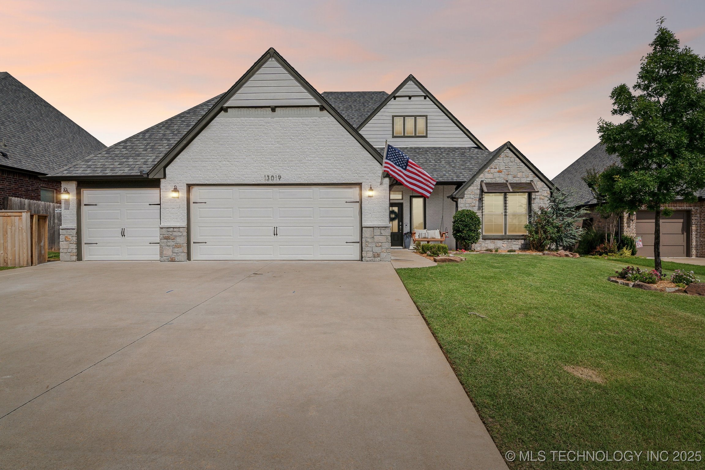 13019 S 5th Place Property Photo 1