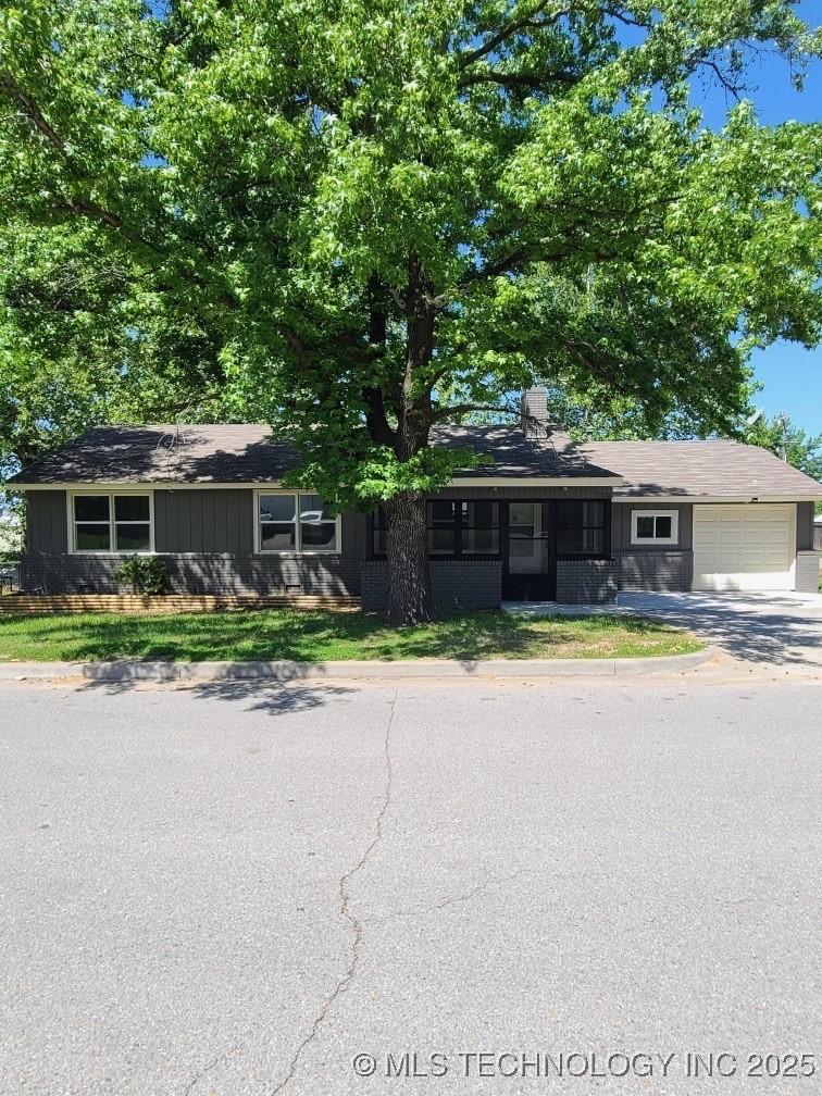 700 S Apple Street Property Photo 1