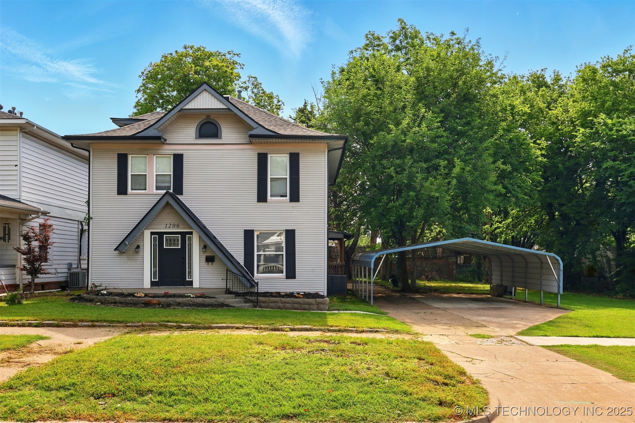1206 S Osage Avenue Property Photo 1