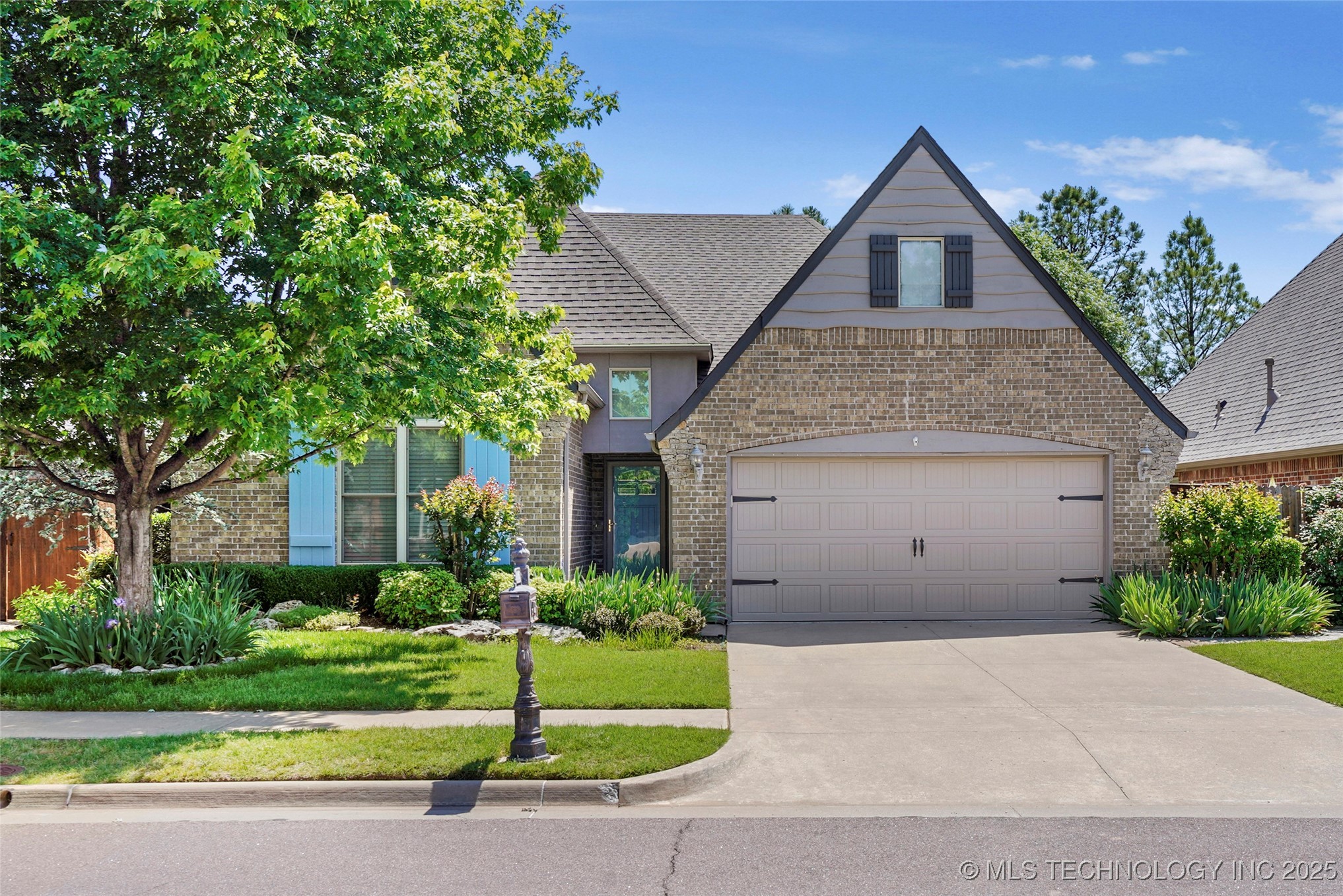 10935 S 77th Place Property Photo 1