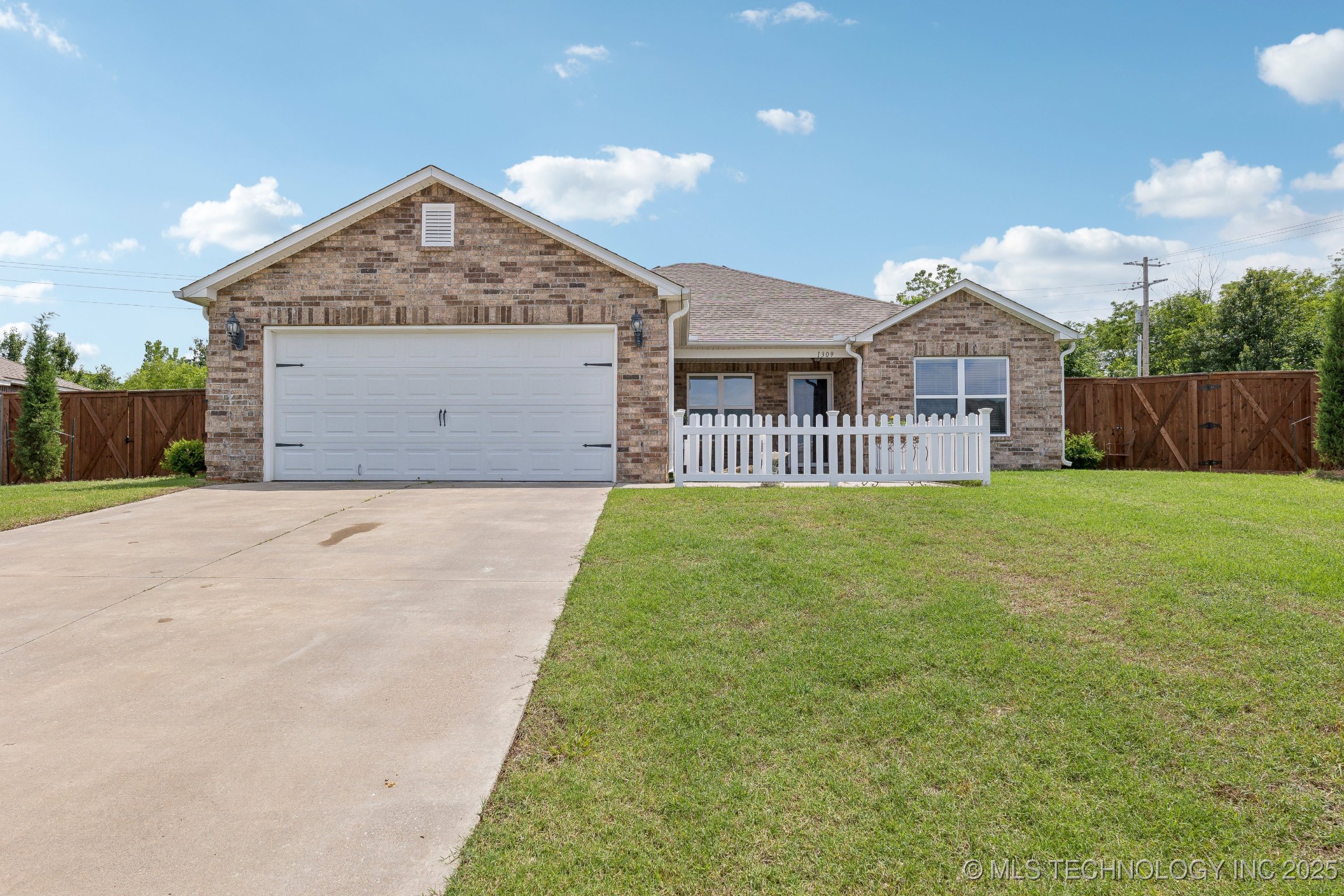 1309 W Missouri Avenue Property Photo
