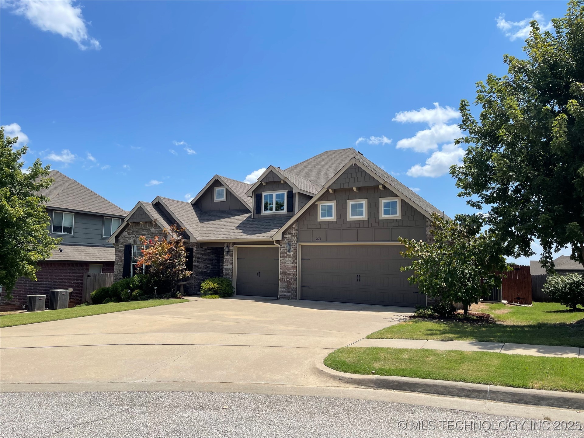 2613 W Van Buren Court Property Photo 1