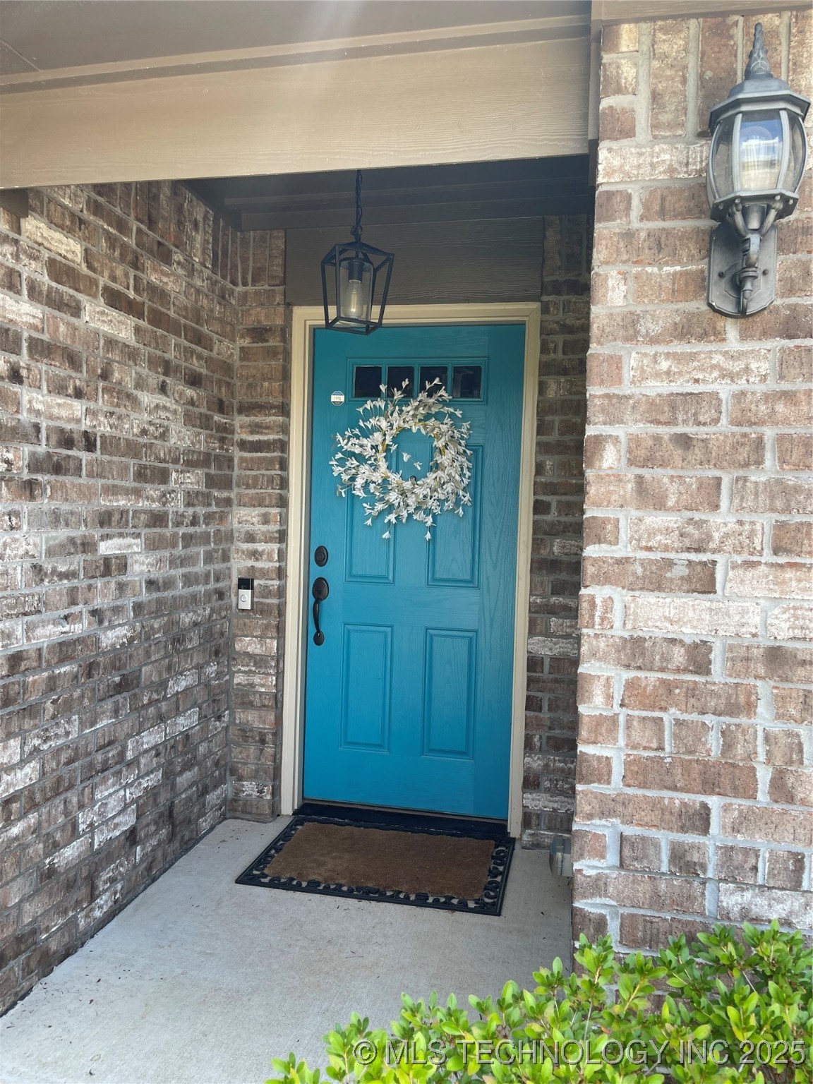 2613 W Van Buren Court Property Photo 2