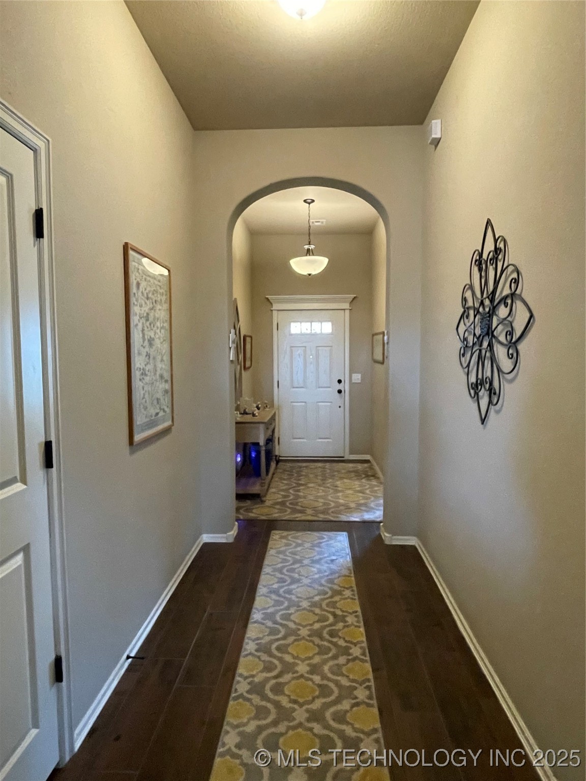 2613 W Van Buren Court Property Photo 3
