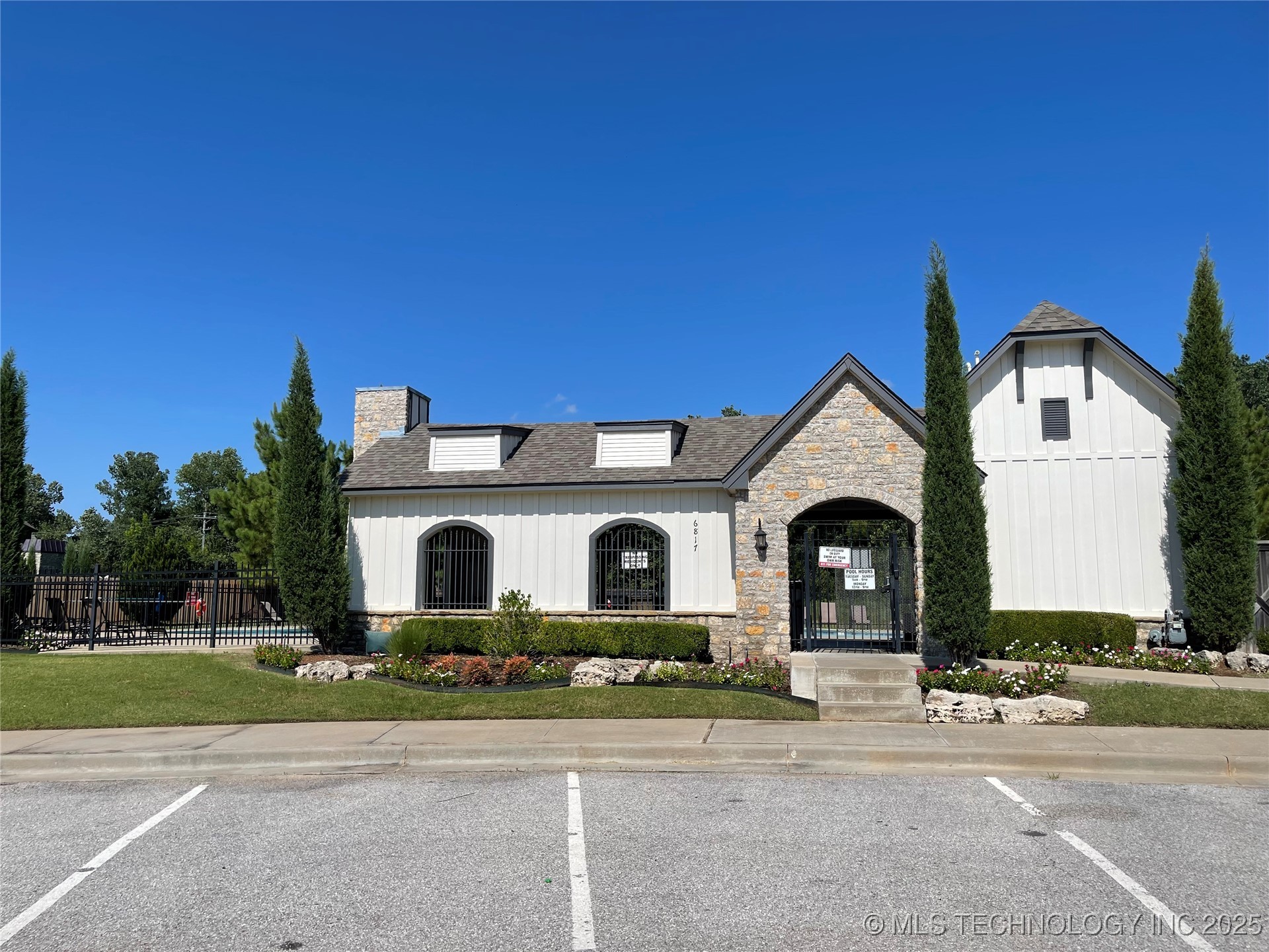 2613 W Van Buren Court Property Photo 46