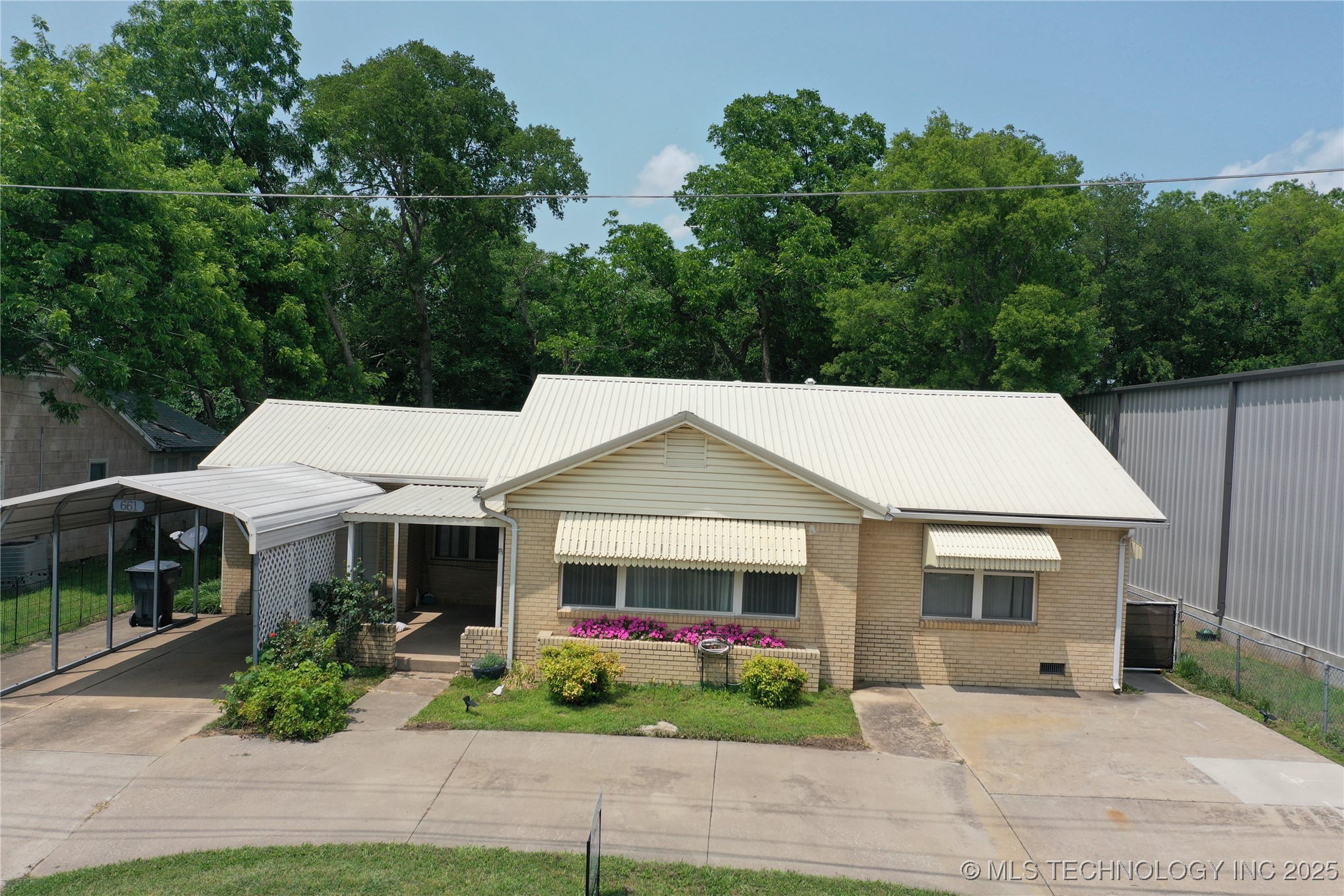 661 12th NW Property Photo 1
