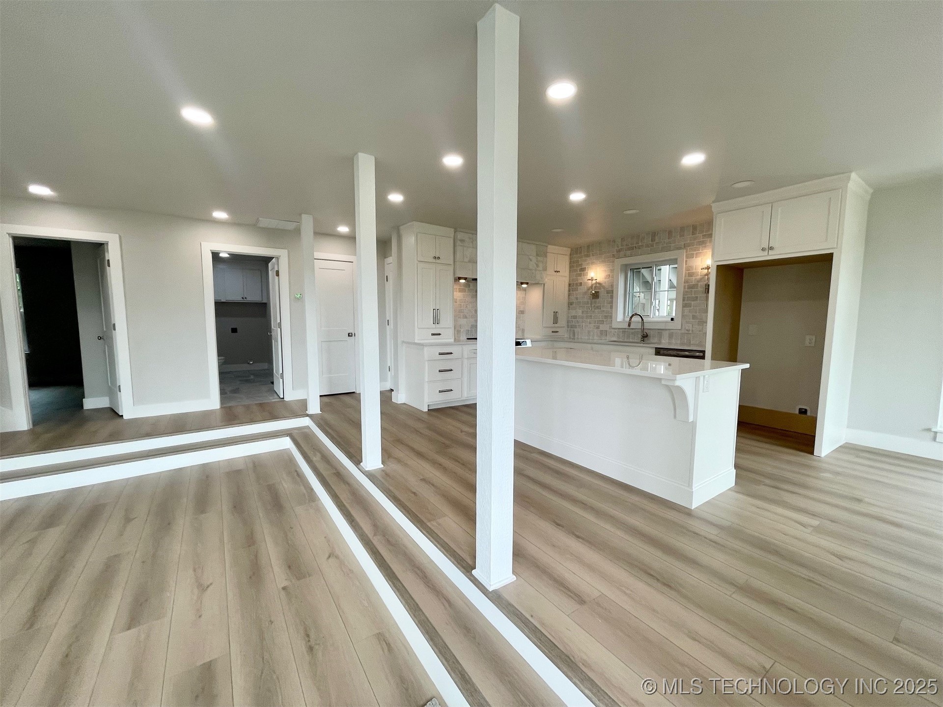 228 W Hickory Drive Property Photo 16