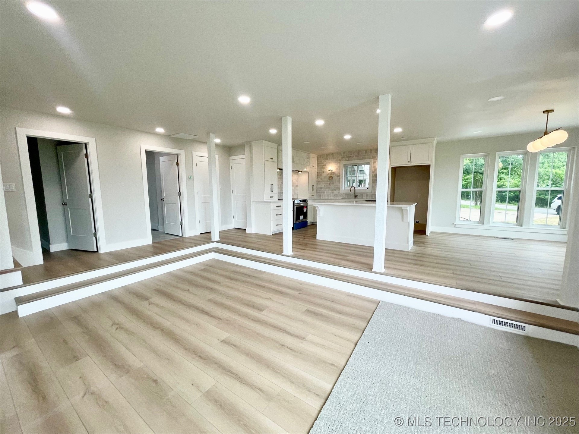 228 W Hickory Drive Property Photo 17