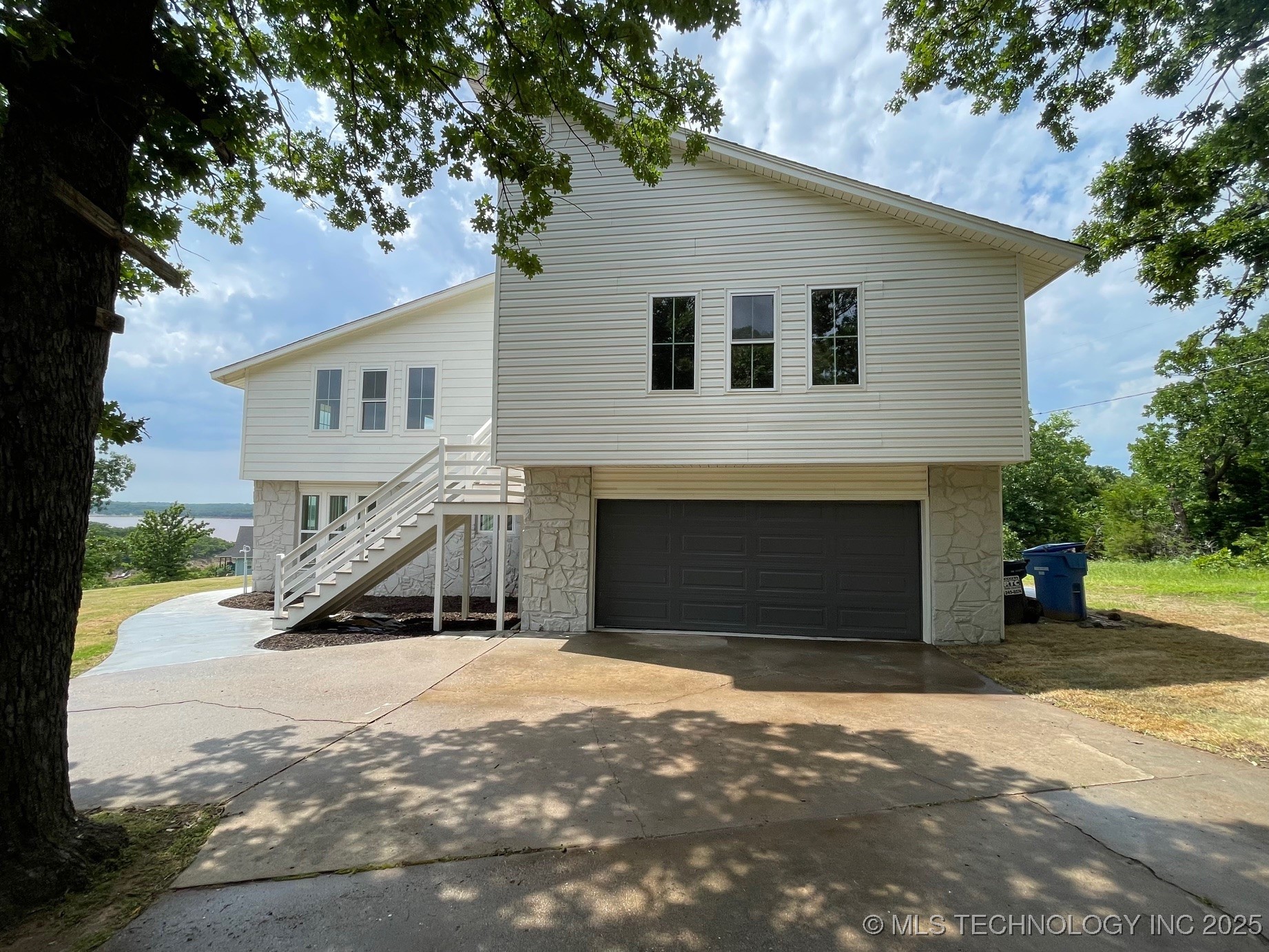 228 W Hickory Drive Property Photo 18