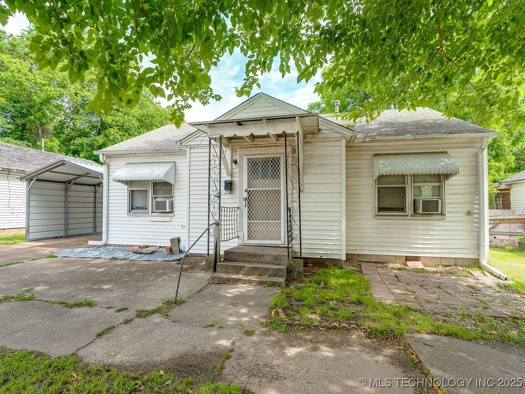 804 W 10th Property Photo 1