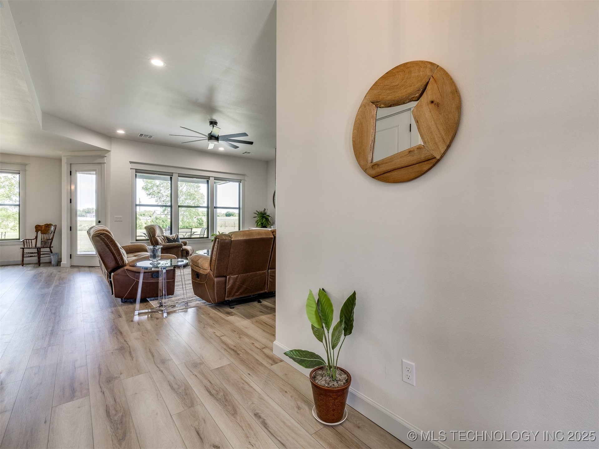 8859 N 50th West Avenue Property Photo 16
