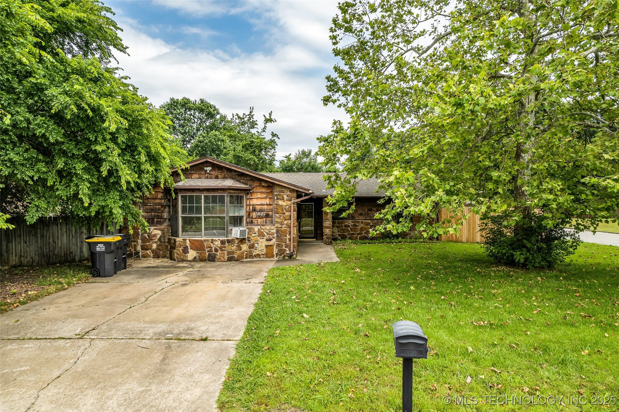 13827 S 283rd East Avenue Property Photo 1