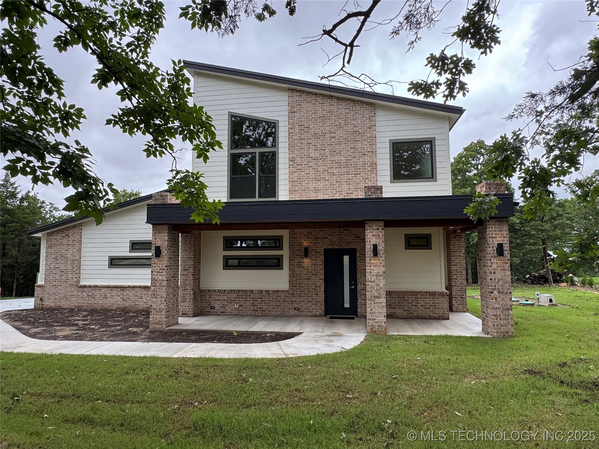 659 Sleepy Hollow Lane Property Photo 1