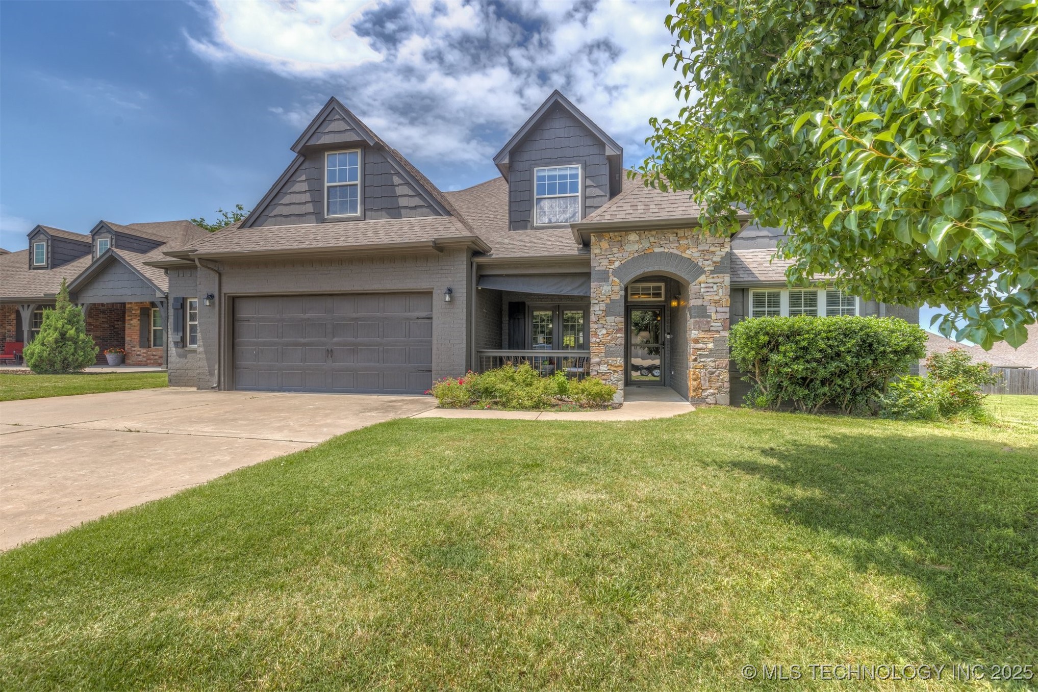 14550 S Urbana Court Property Photo 1