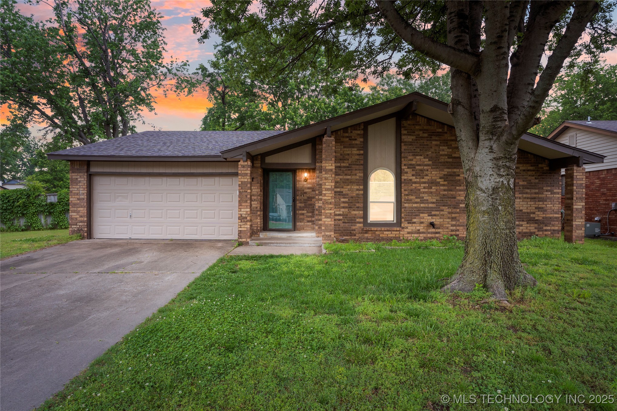 901 S Lions Avenue Property Photo 1