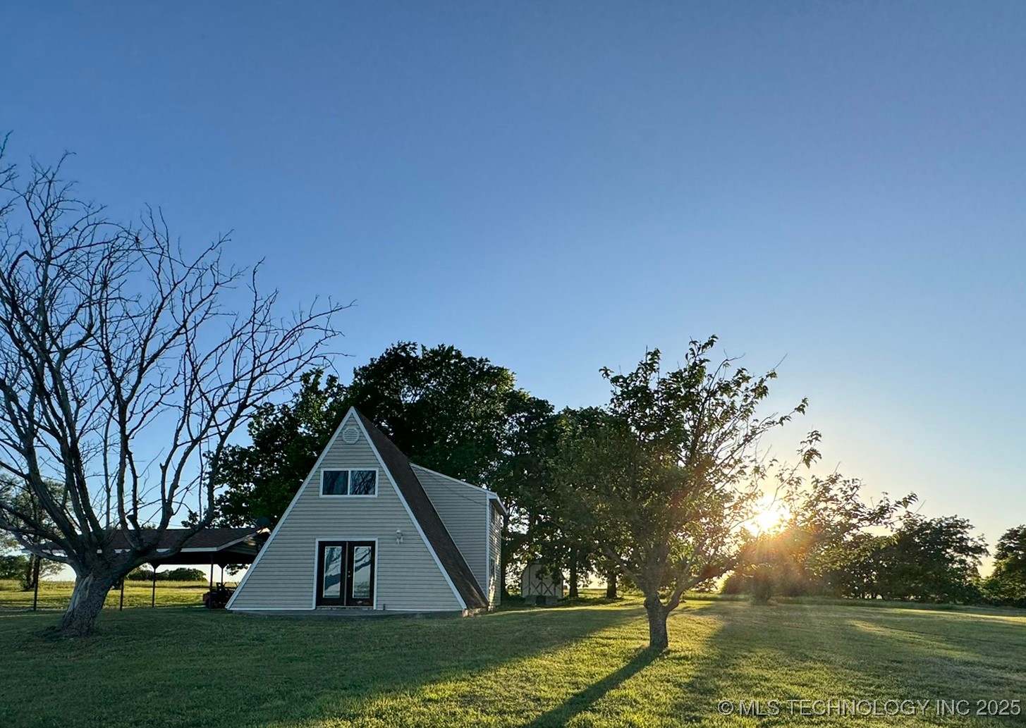 7235 Sunshine Road Property Photo