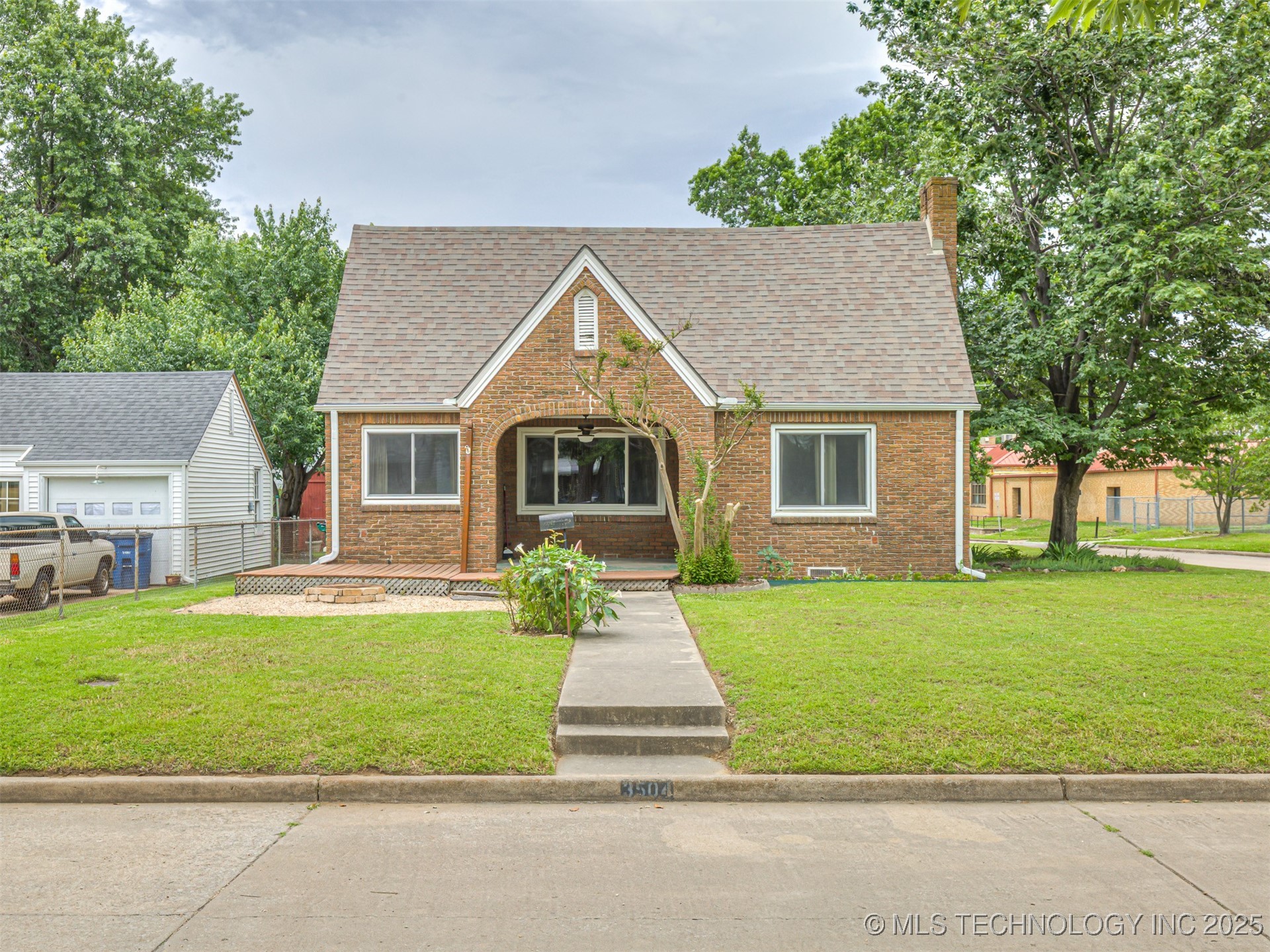 3504 E Haskell Street Property Photo 1