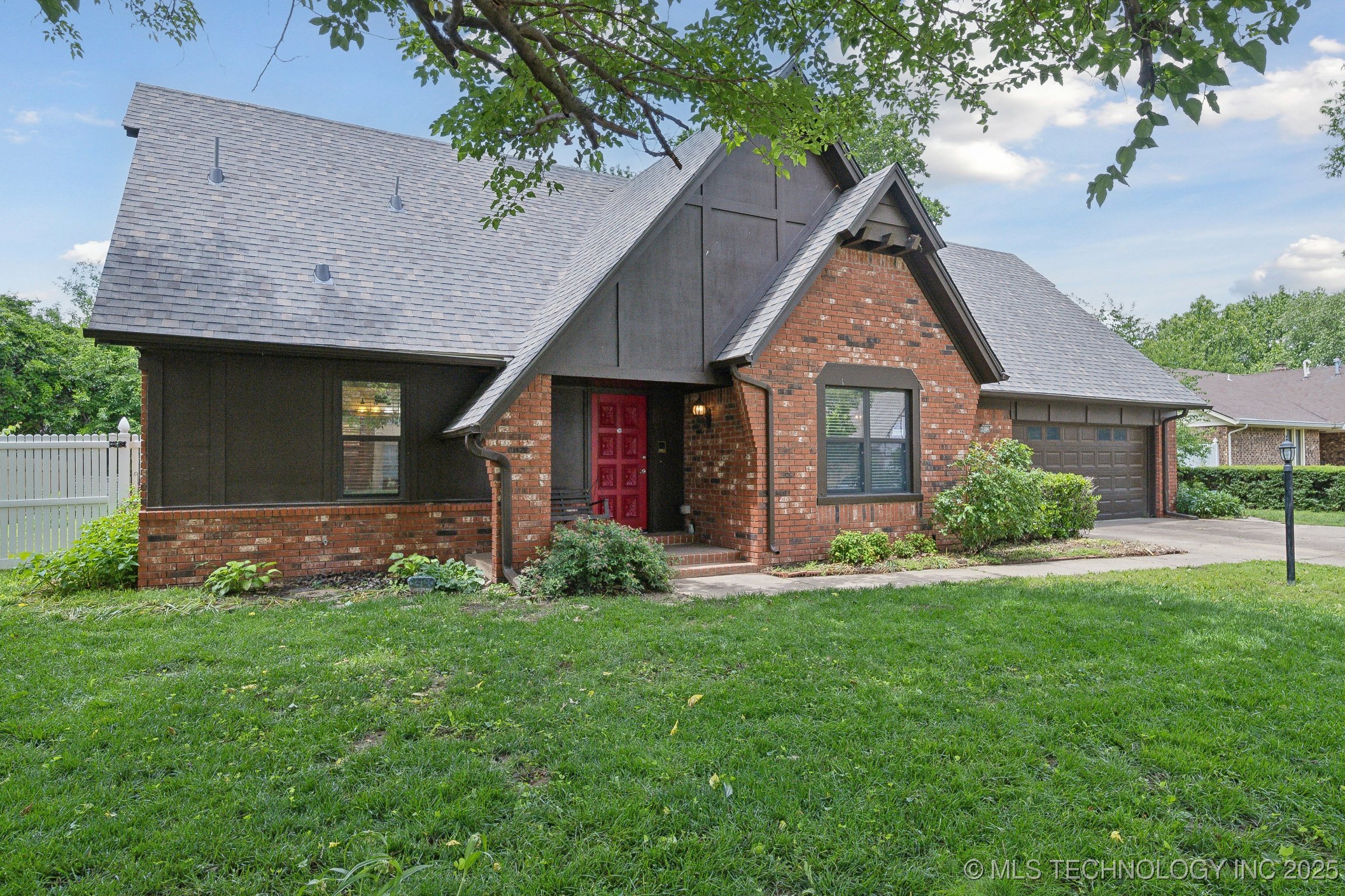 4012 S Juniper Avenue Property Photo 2
