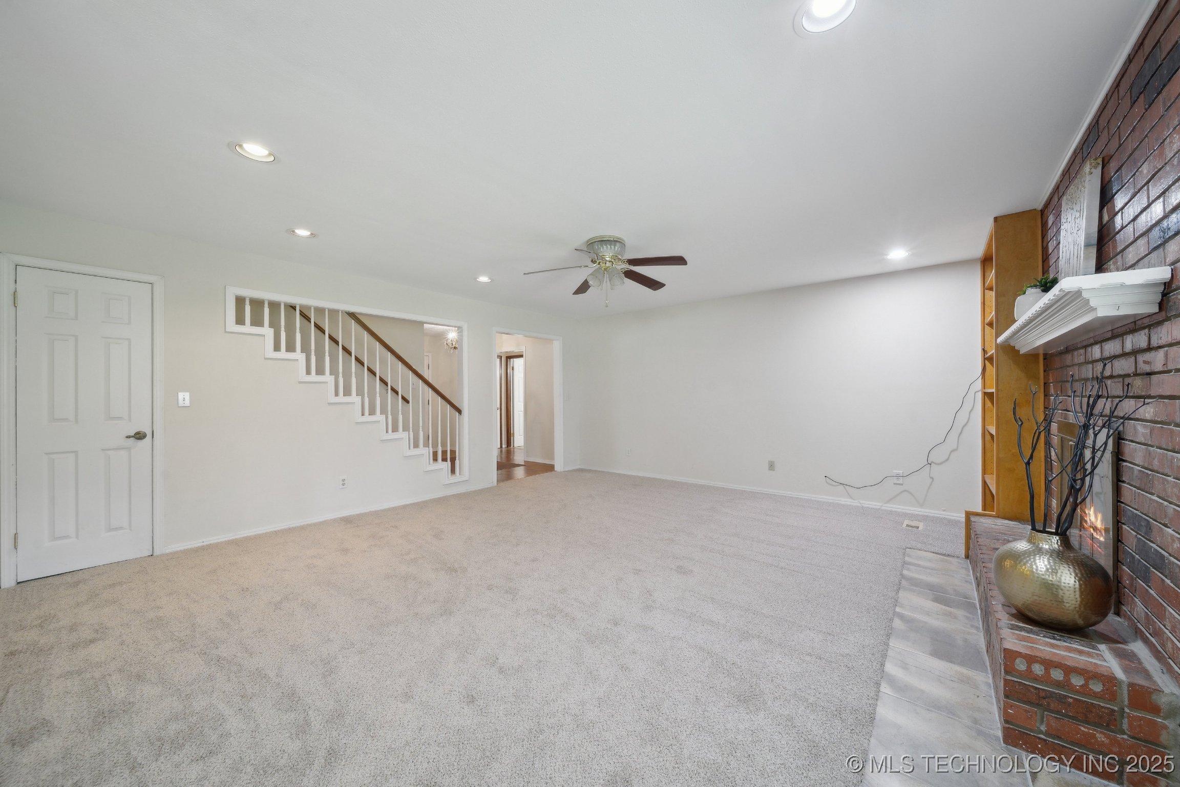 4012 S Juniper Avenue Property Photo 6
