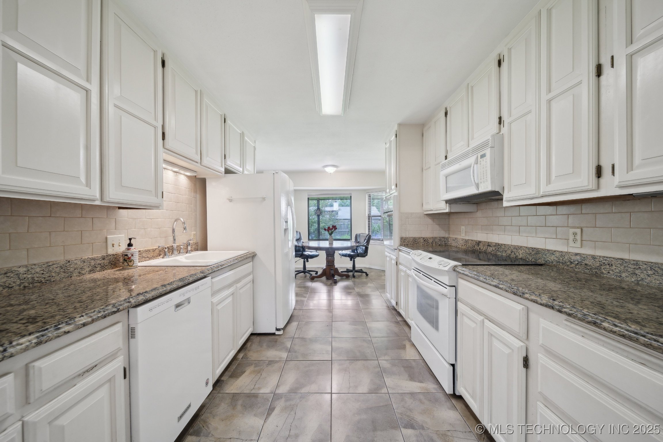 4012 S Juniper Avenue Property Photo 8