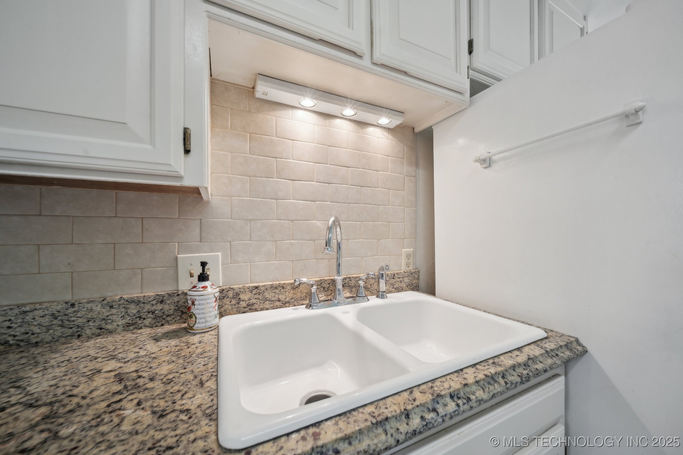 4012 S Juniper Avenue Property Photo 9