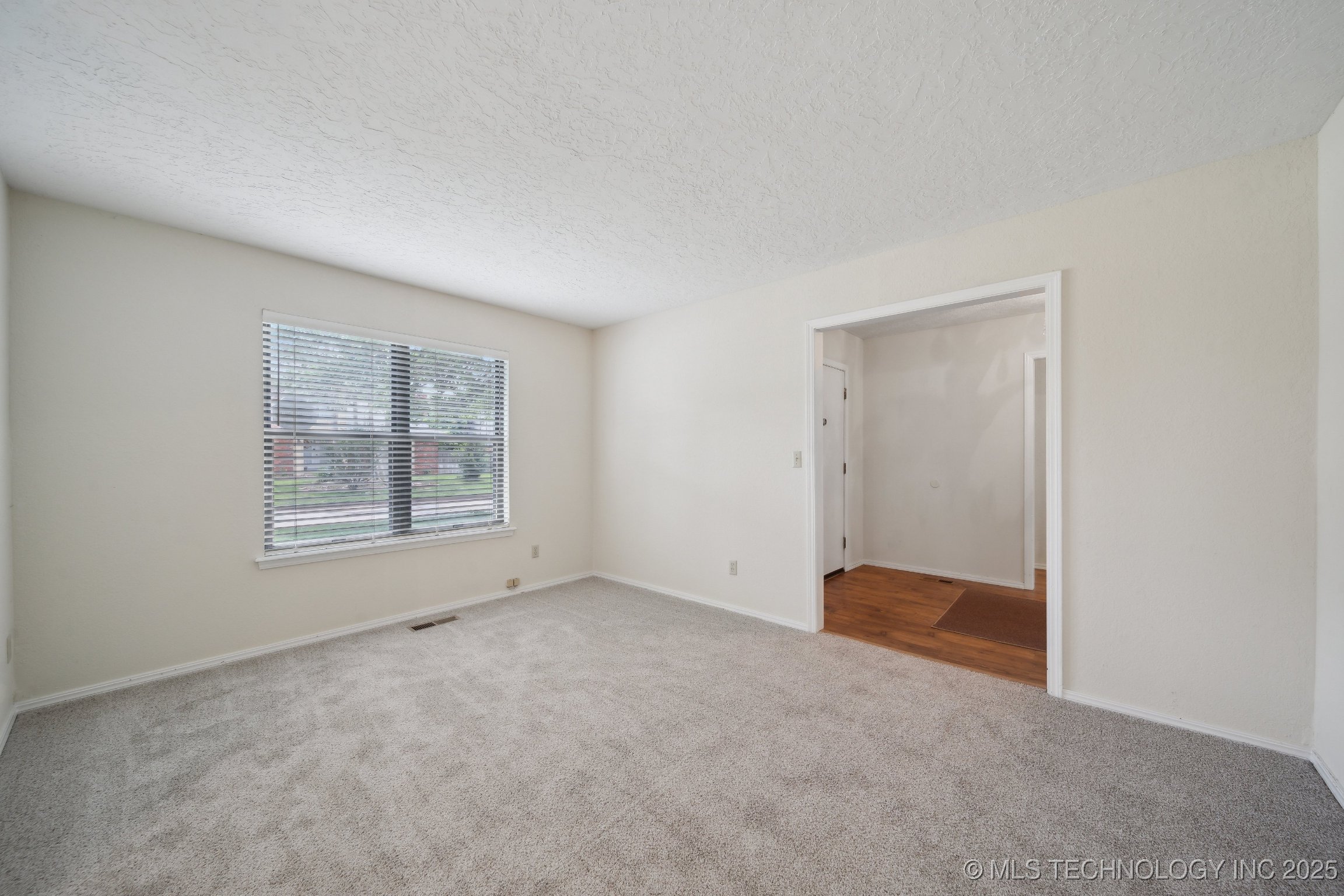 4012 S Juniper Avenue Property Photo 13