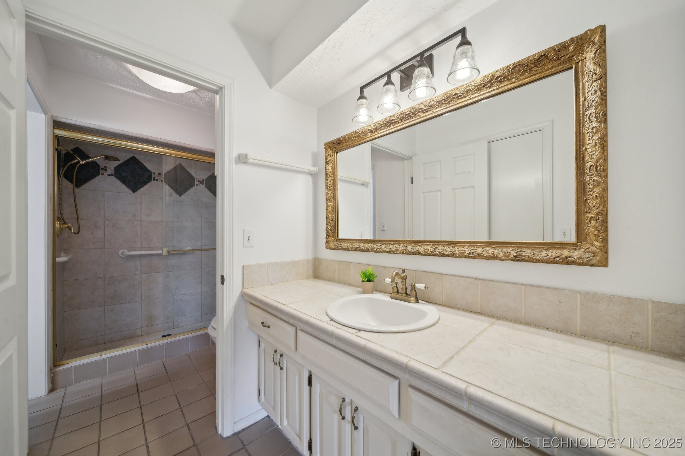 4012 S Juniper Avenue Property Photo 16