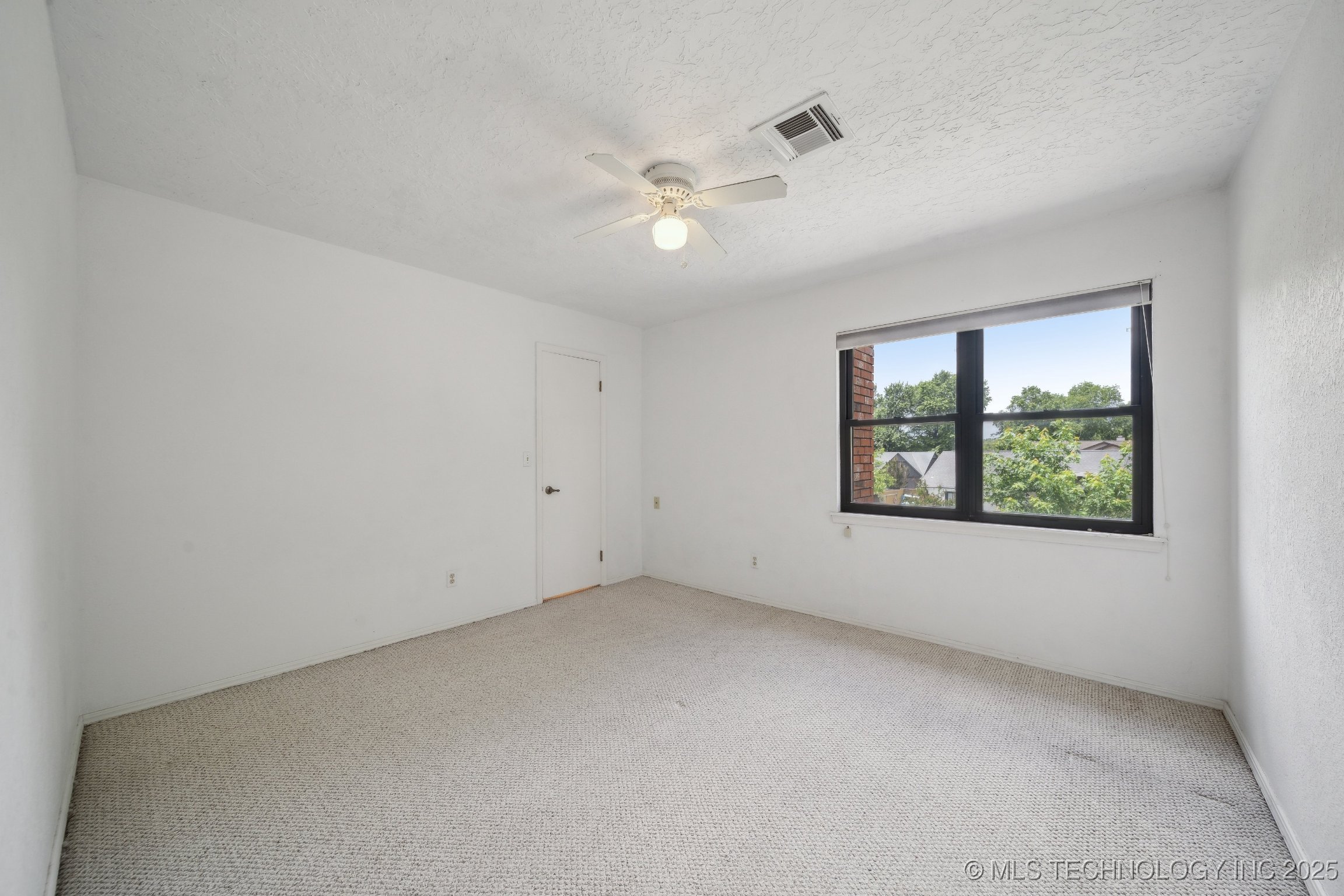 4012 S Juniper Avenue Property Photo 18