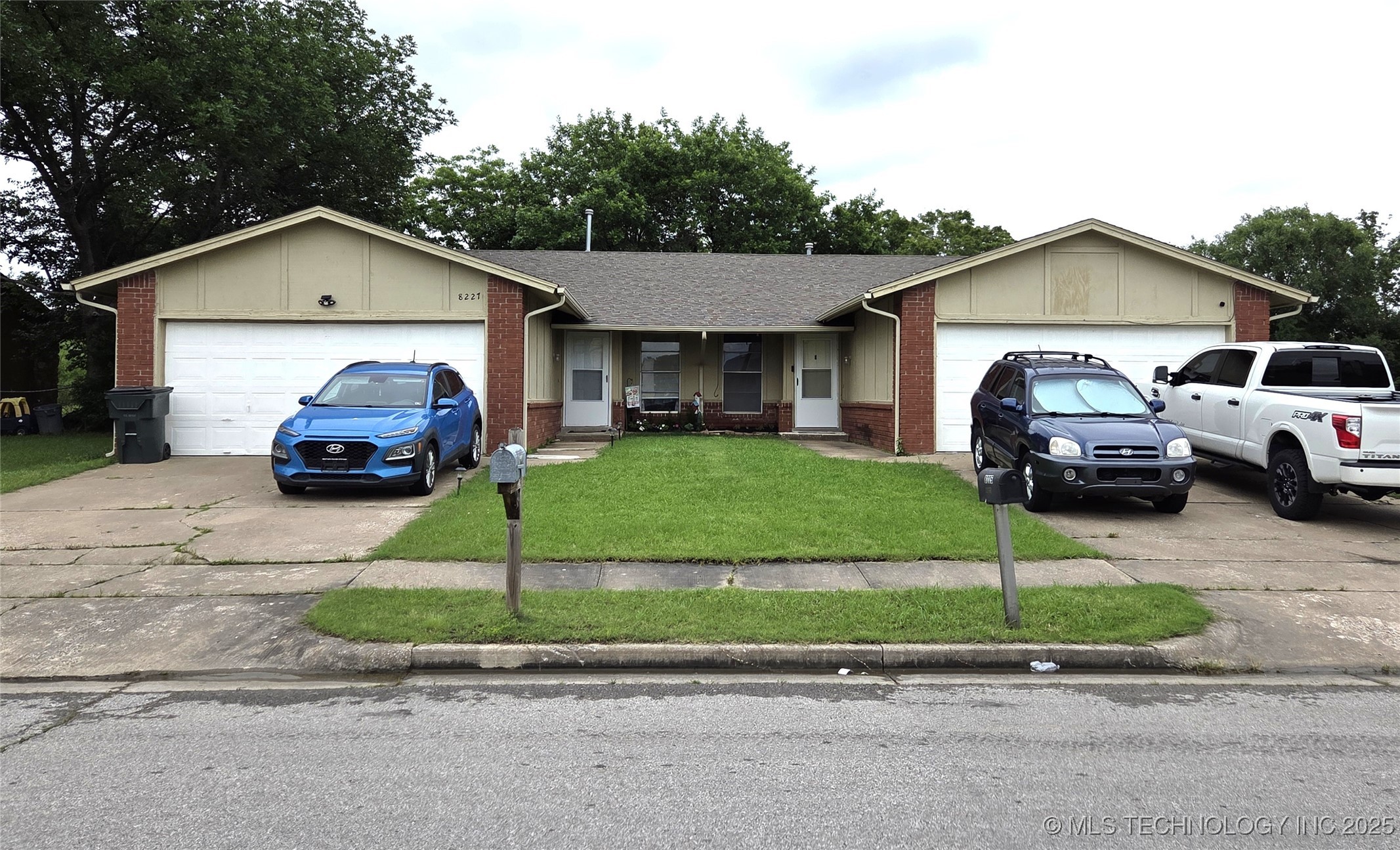8225 N 117th East Avenue Property Photo 1