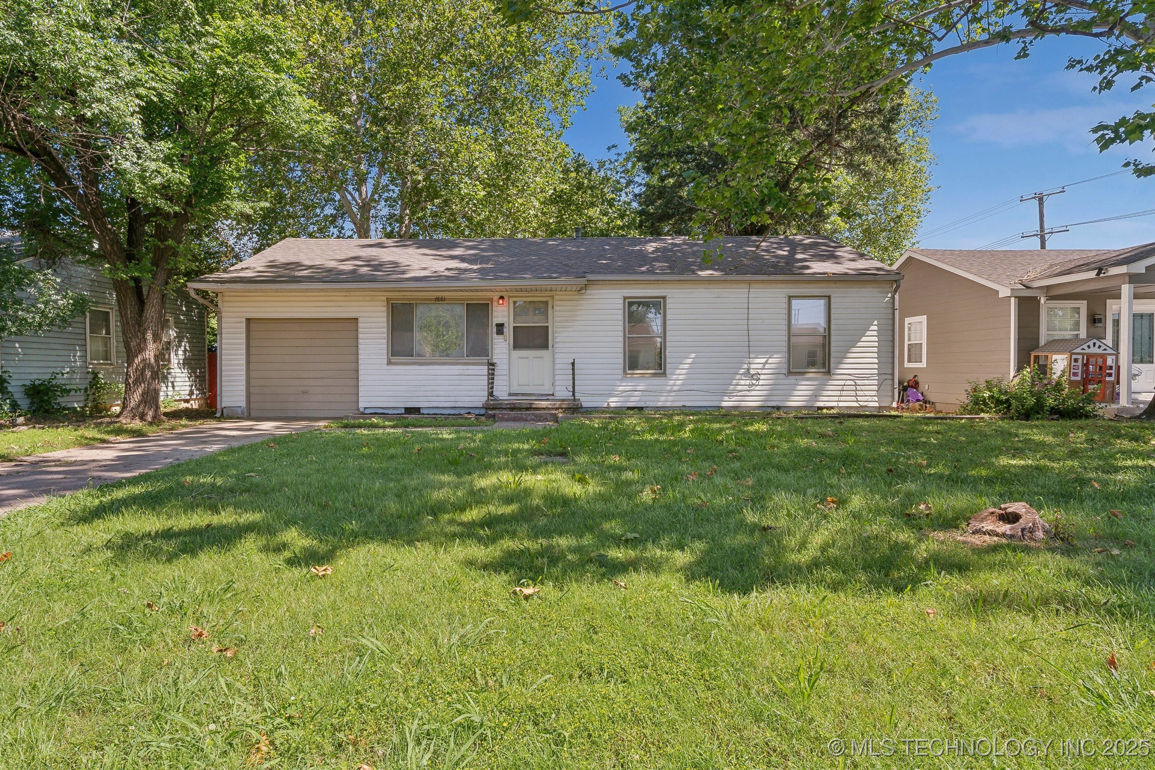 7881 E King Street Property Photo