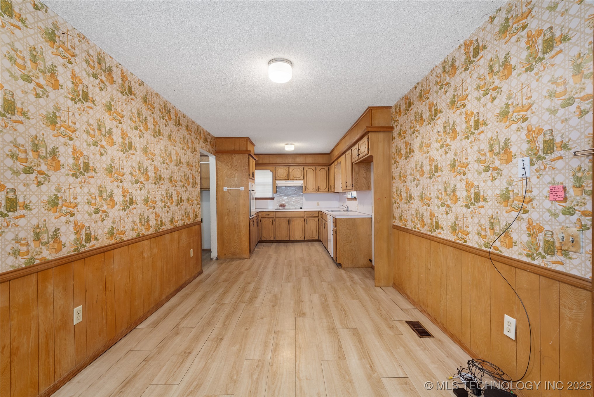 70118 S 335 Place Property Photo 6